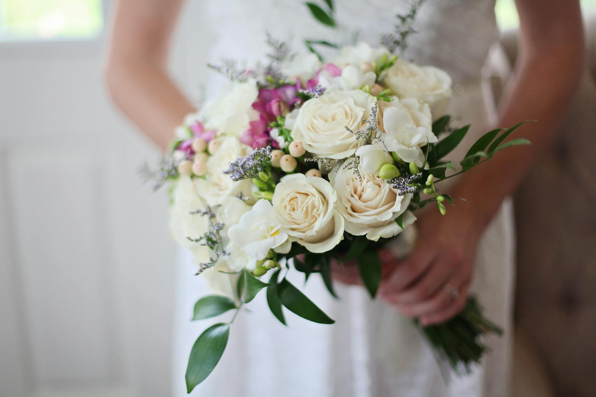 Une mariée tenant un bouquet | Source : Pexels