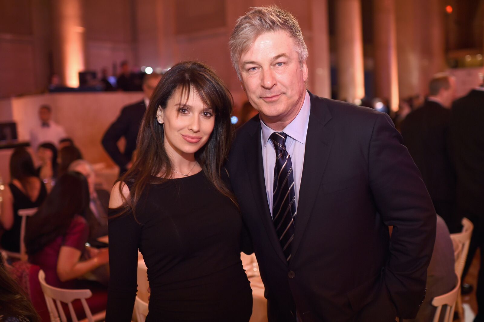 Hilaria Baldwin et l'acteur Alec Baldwin assistent à Stand Up To Cancer's New York Standing Room Only, le 9 avril 2016 | Photo : Getty Images