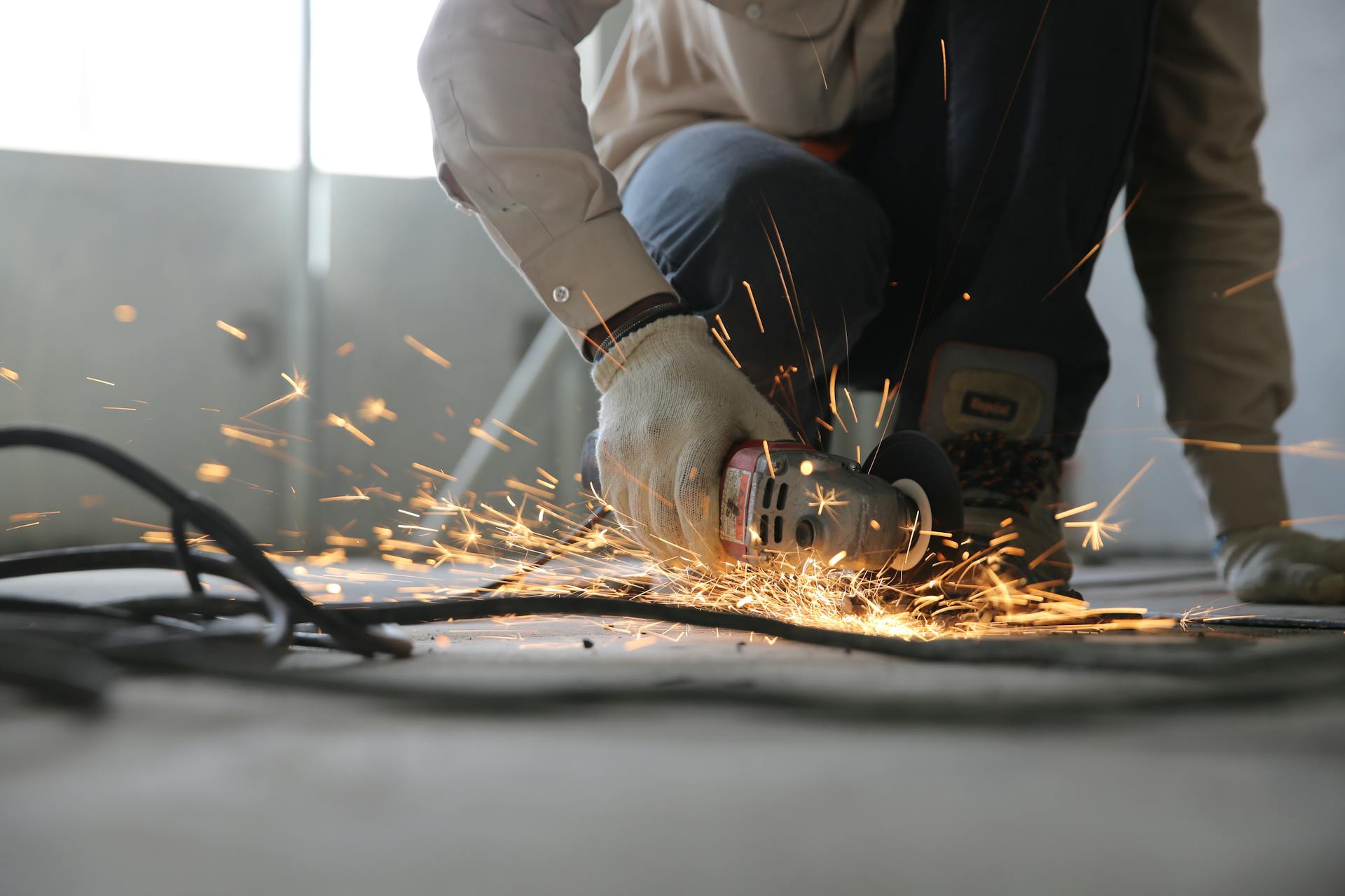Un contremaître au travail sur un chantier de construction | Source : Pexels