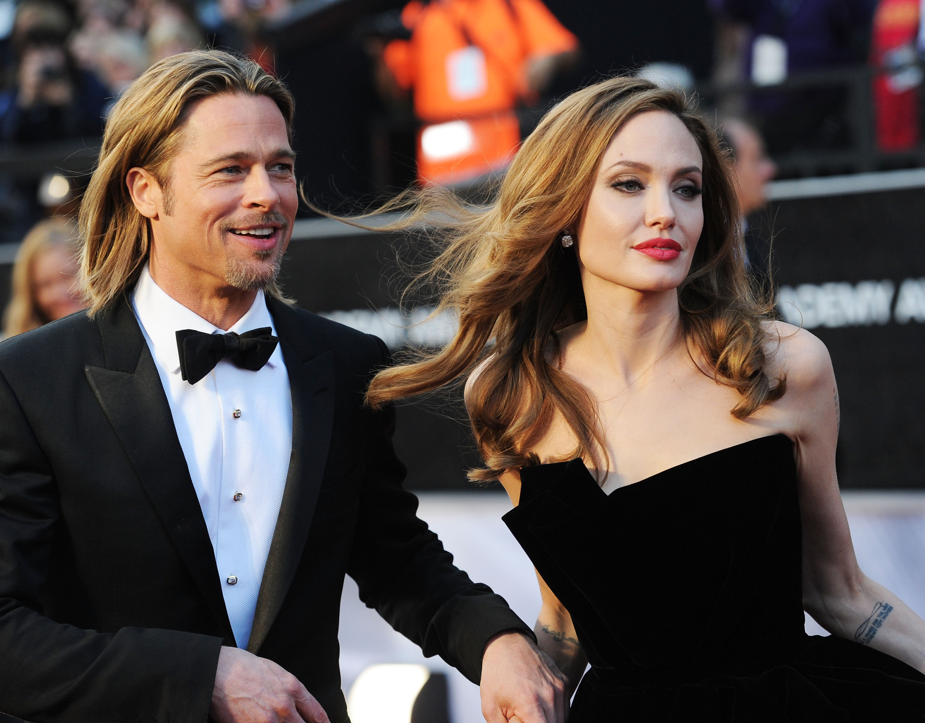 Angelina Jolie et Brad Pitt lors de la 84ème cérémonie des Oscars en 2012 | Source : Getty Images
