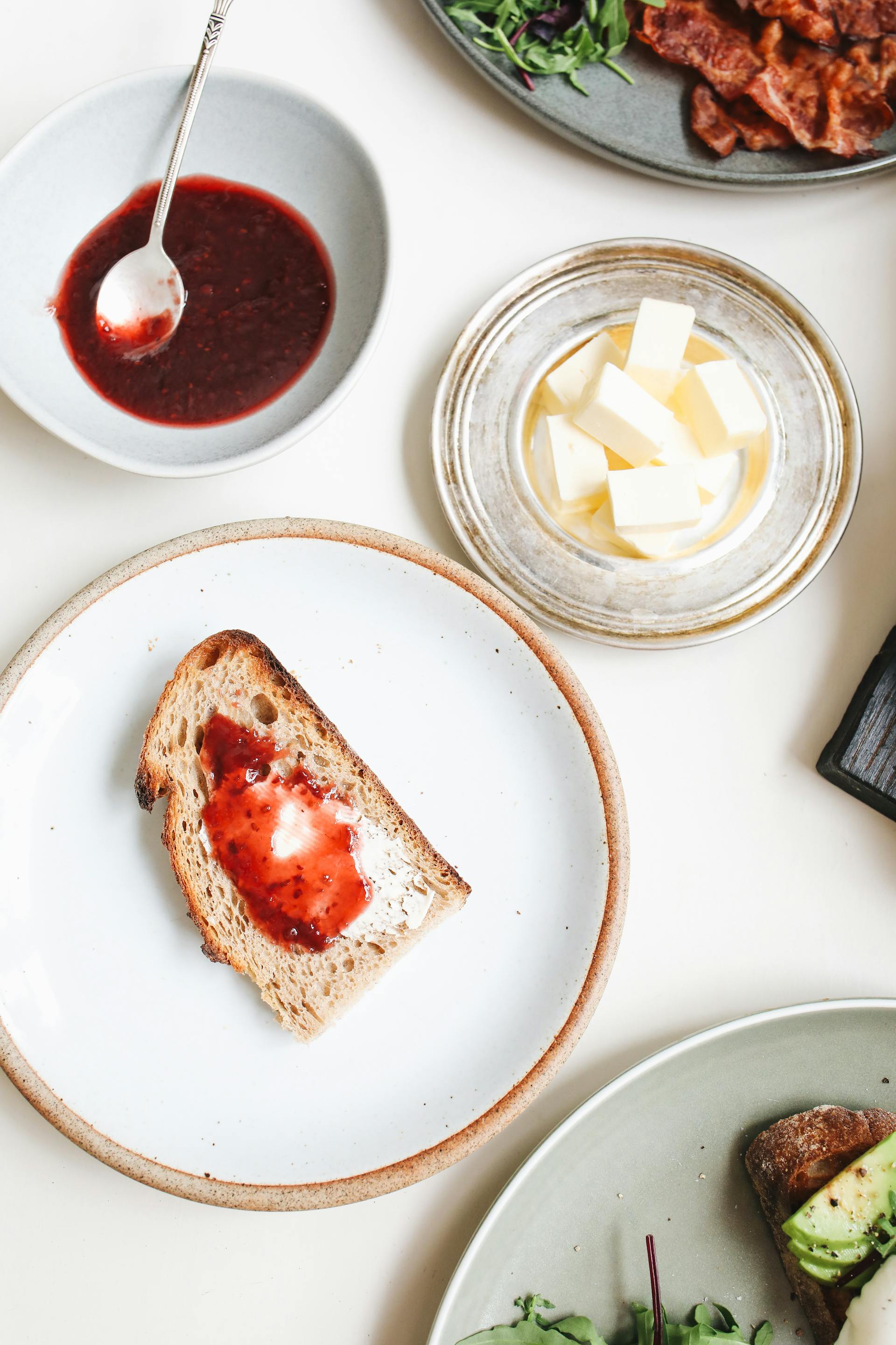 Un sandwich au beurre de cacahuète et à la confiture | Source : Pexels