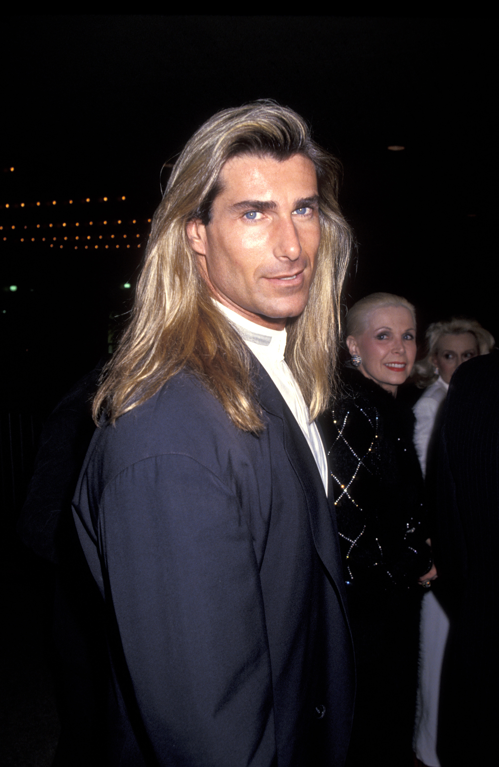 Le mannequin assiste à la première de « Sunset Boulevard » le 30 novembre 1993 | Source : Getty Images