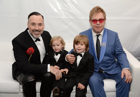 David Furnish, Elijah, Zachary et Sir Elton John le 22 février 2015. | Photo: Getty Images