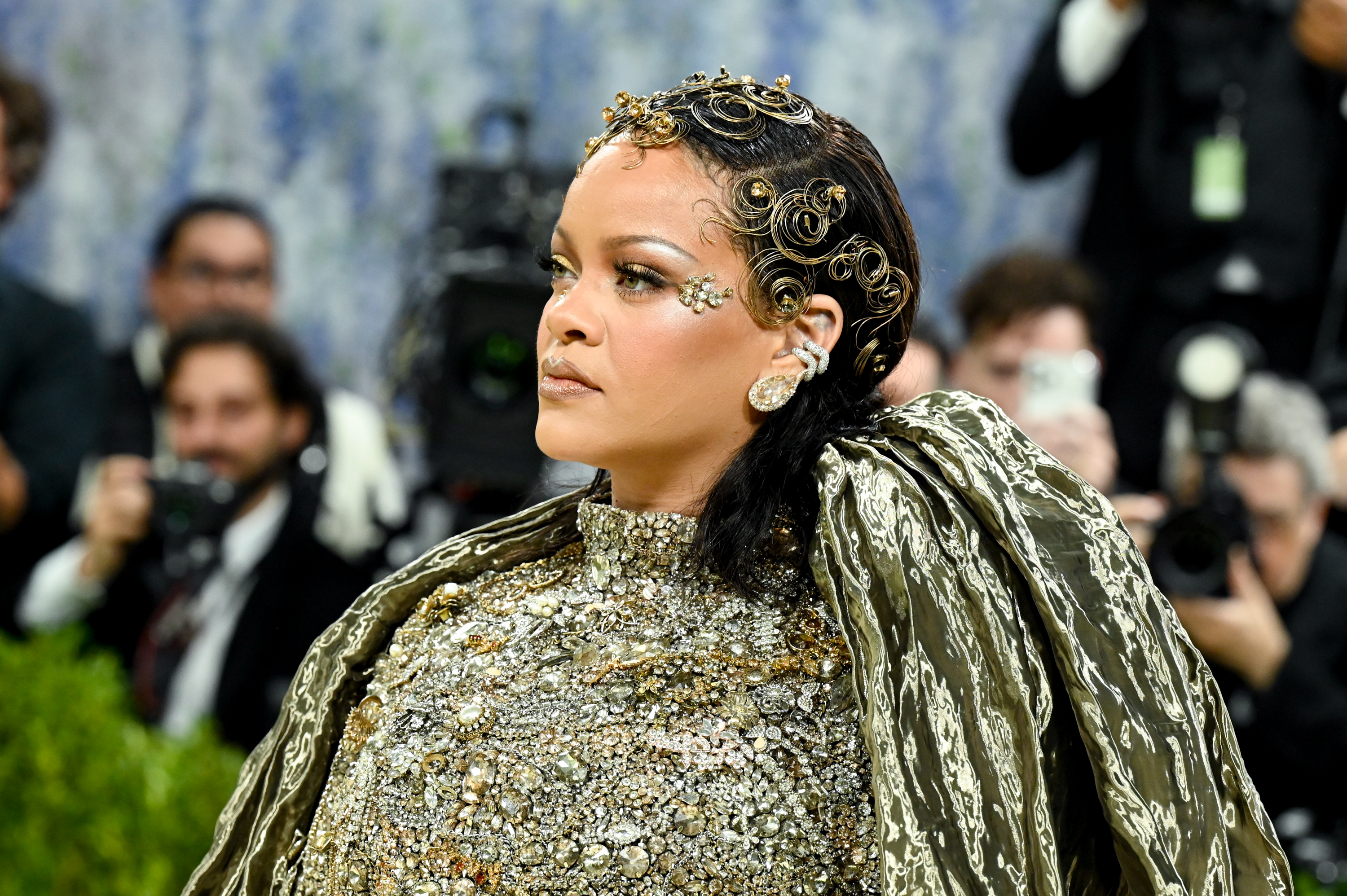 Rihanna porte une tenue audacieuse et texturée au Met Gala 2026 | Source : Getty Images