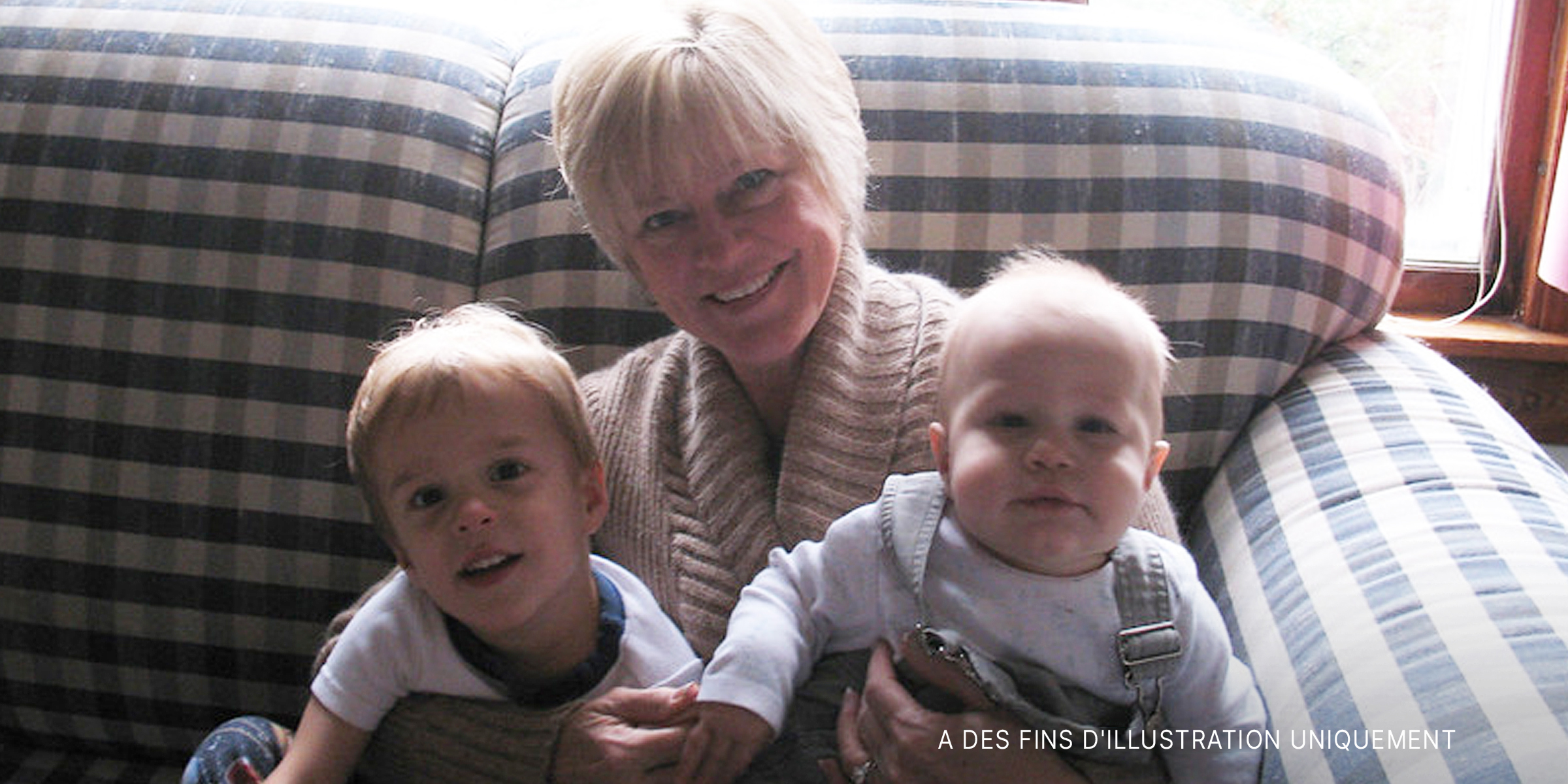 Une grand-mère avec ses deux petits-fils | Source : Flickr.com/(CC BY-SA 2.0) by xordroyd