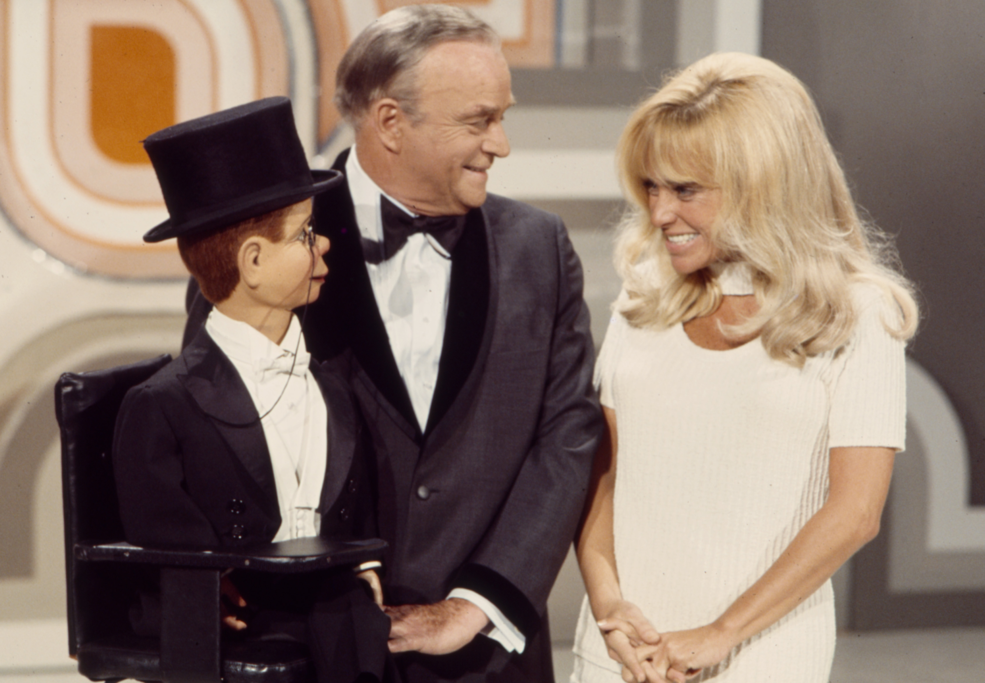 L'actrice aux côtés de Charlie McCarthy et Edgar Bergen dans « The Disney Comedy Hour » en 1972. | Source : Getty Images