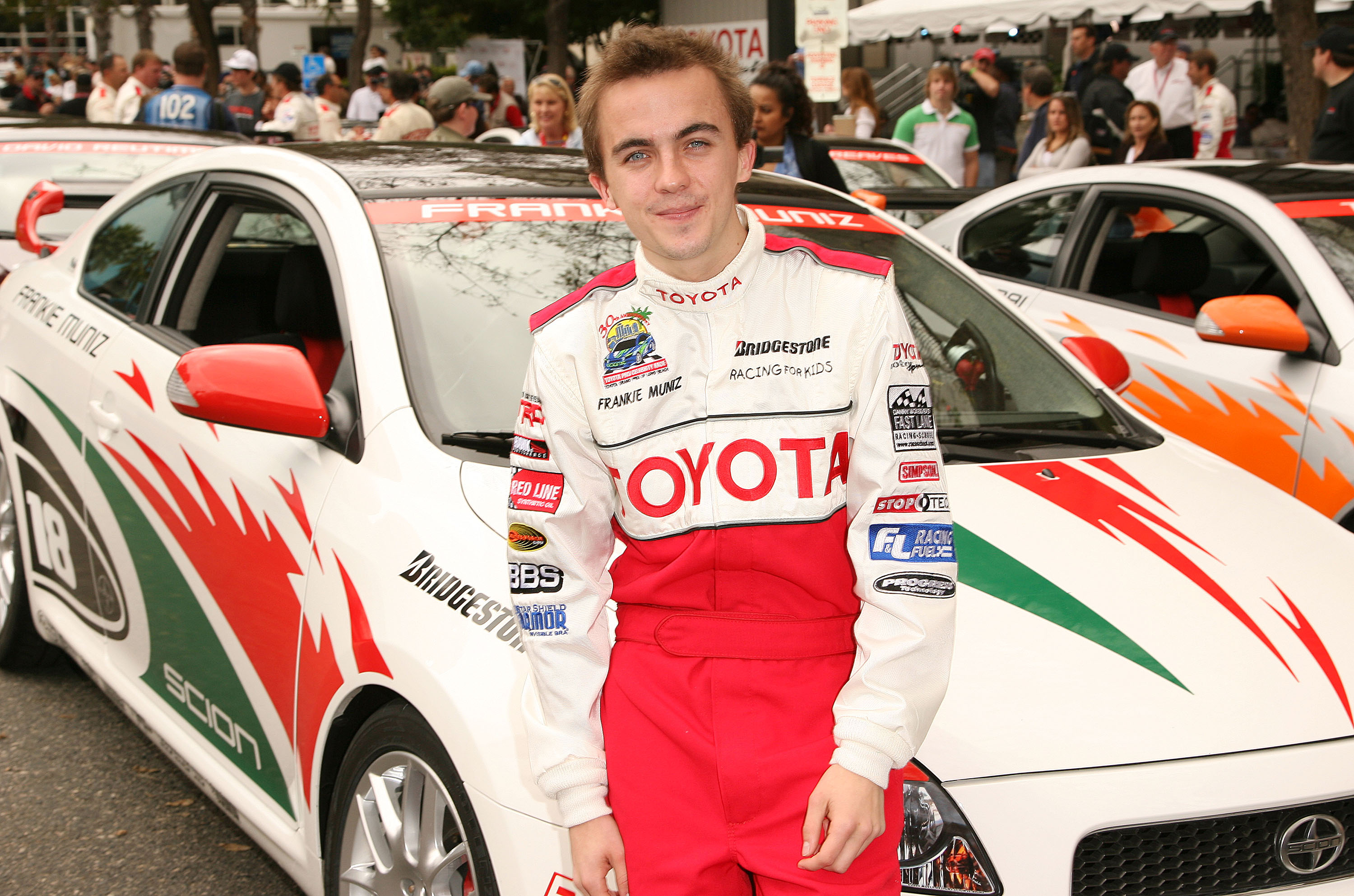 Frankie Muniz lors de la course du 30e anniversaire de Toyota Pro/Celebrity Race, le 7 avril 2006, à Long Beach, en Californie. | Source : Getty Images