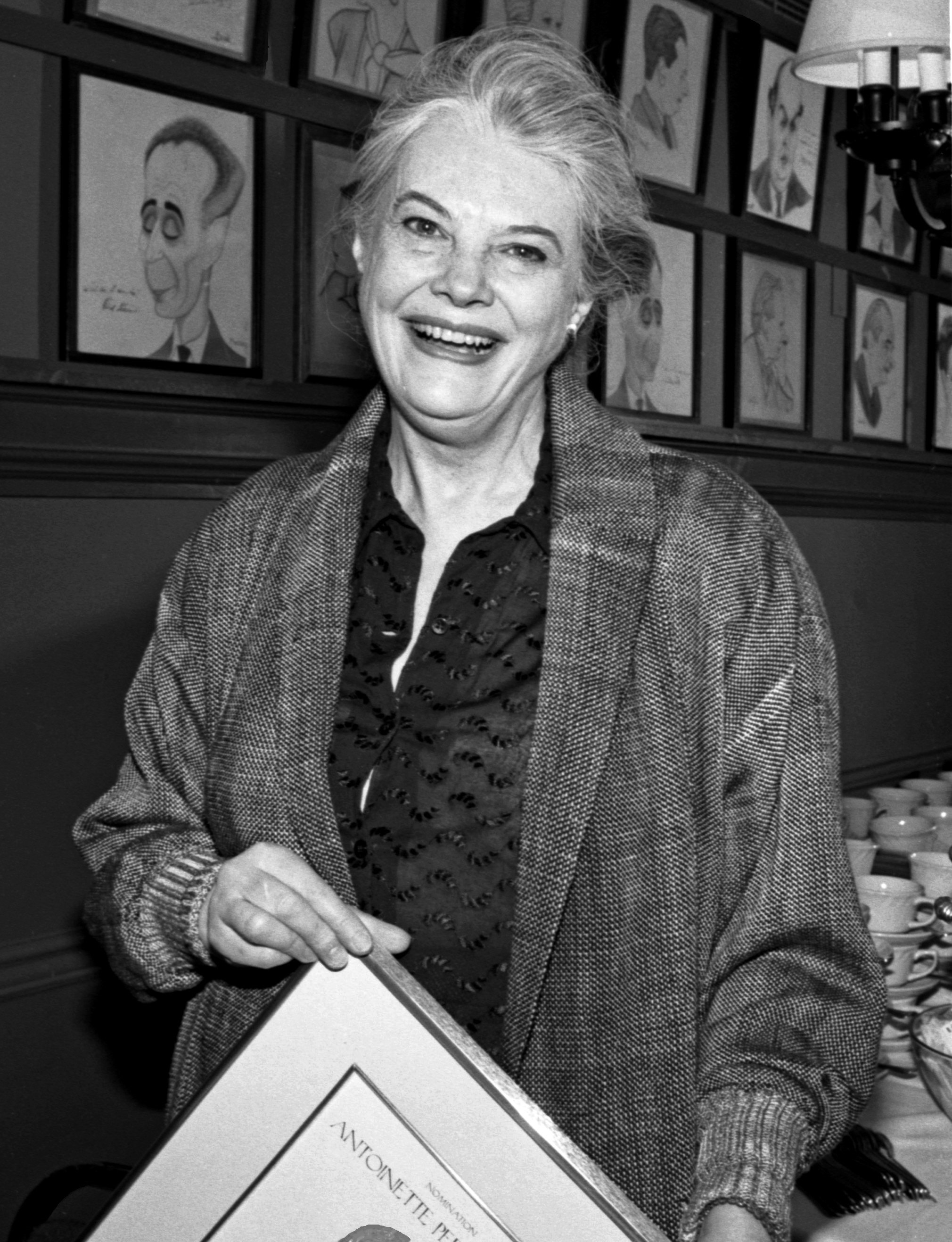 Lois Smith pose pour une photo lors des nominations aux Tony Awards à New York en 1996 | Source : Getty Images