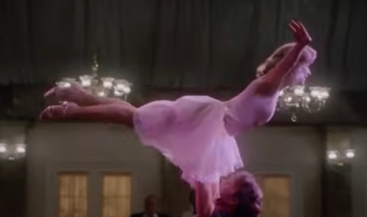 Danse avec Patrick Swayze, en date du 27 juin 2014 | Source : YouTube/@RottenTomatoesCLASSICTRAILERS