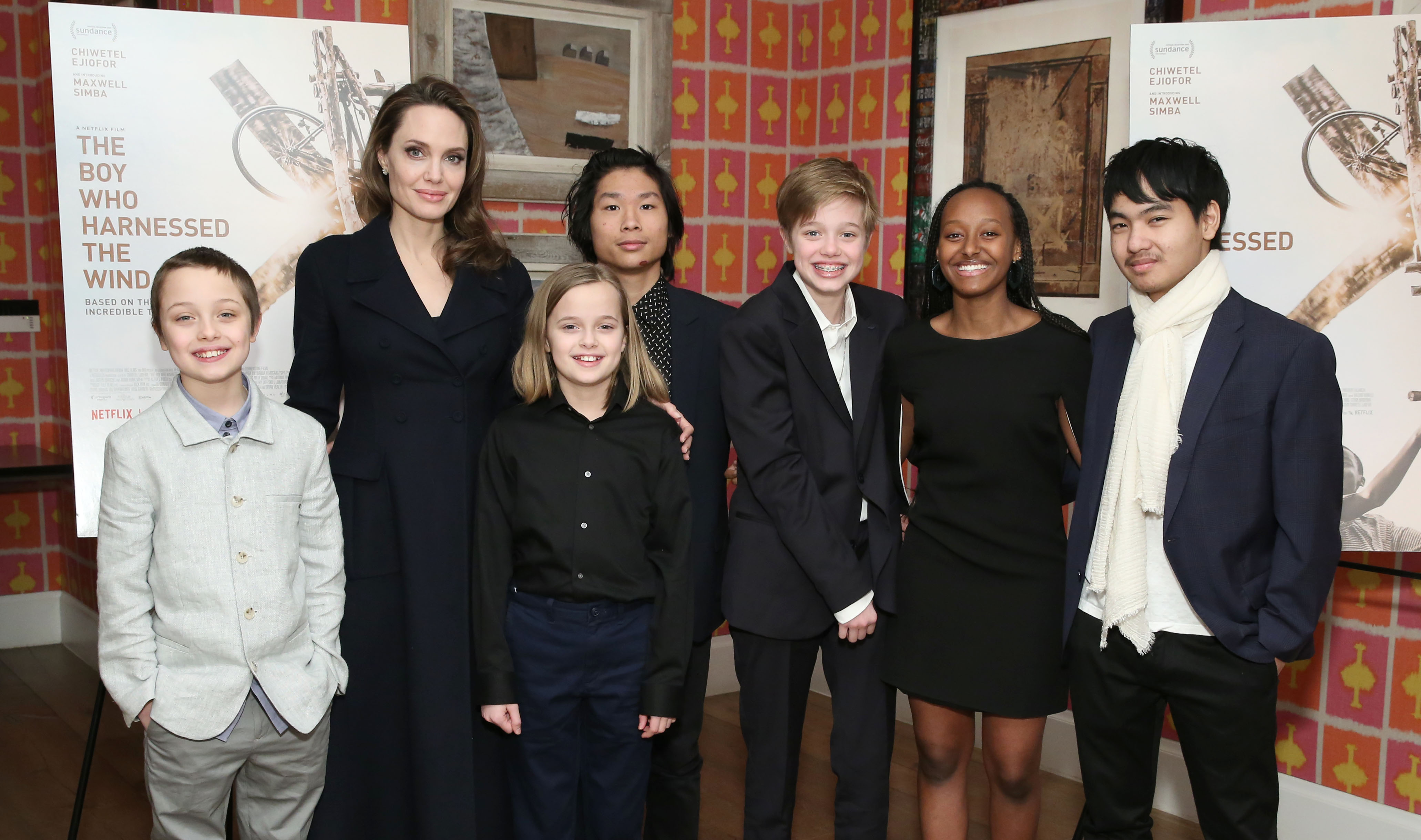 Angelina Jolie avec ses enfants Knox, Vivienne, Pax, Shiloh, Zahara et Maddox lors de la projection de "Le garçon qui dompta le vent" à New York en 2019 | Source : Getty Images