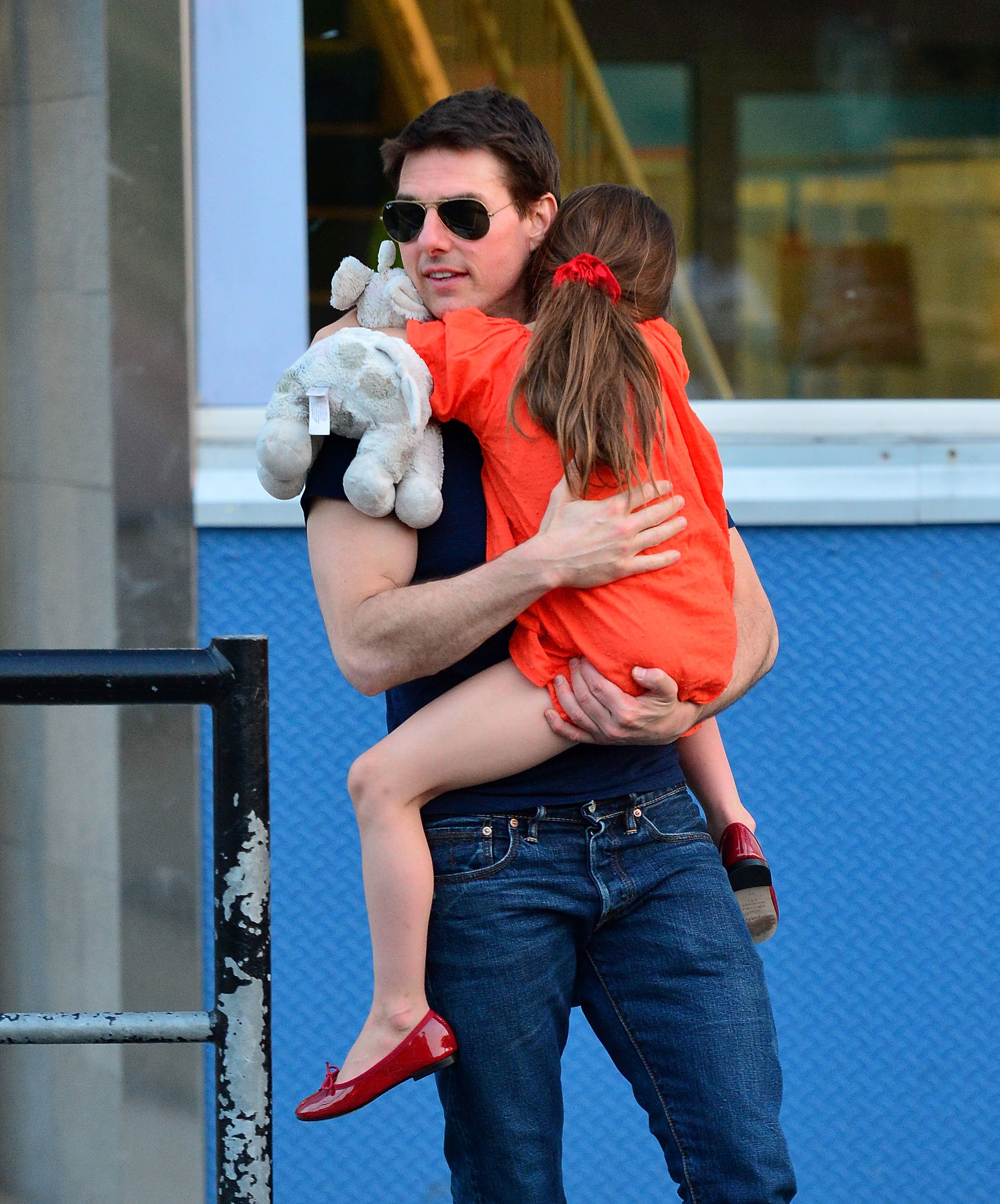 Tom Cruise et Suri Cruise quittent le Chelsea Piers le 17 juillet 2012 à New York : Getty Images