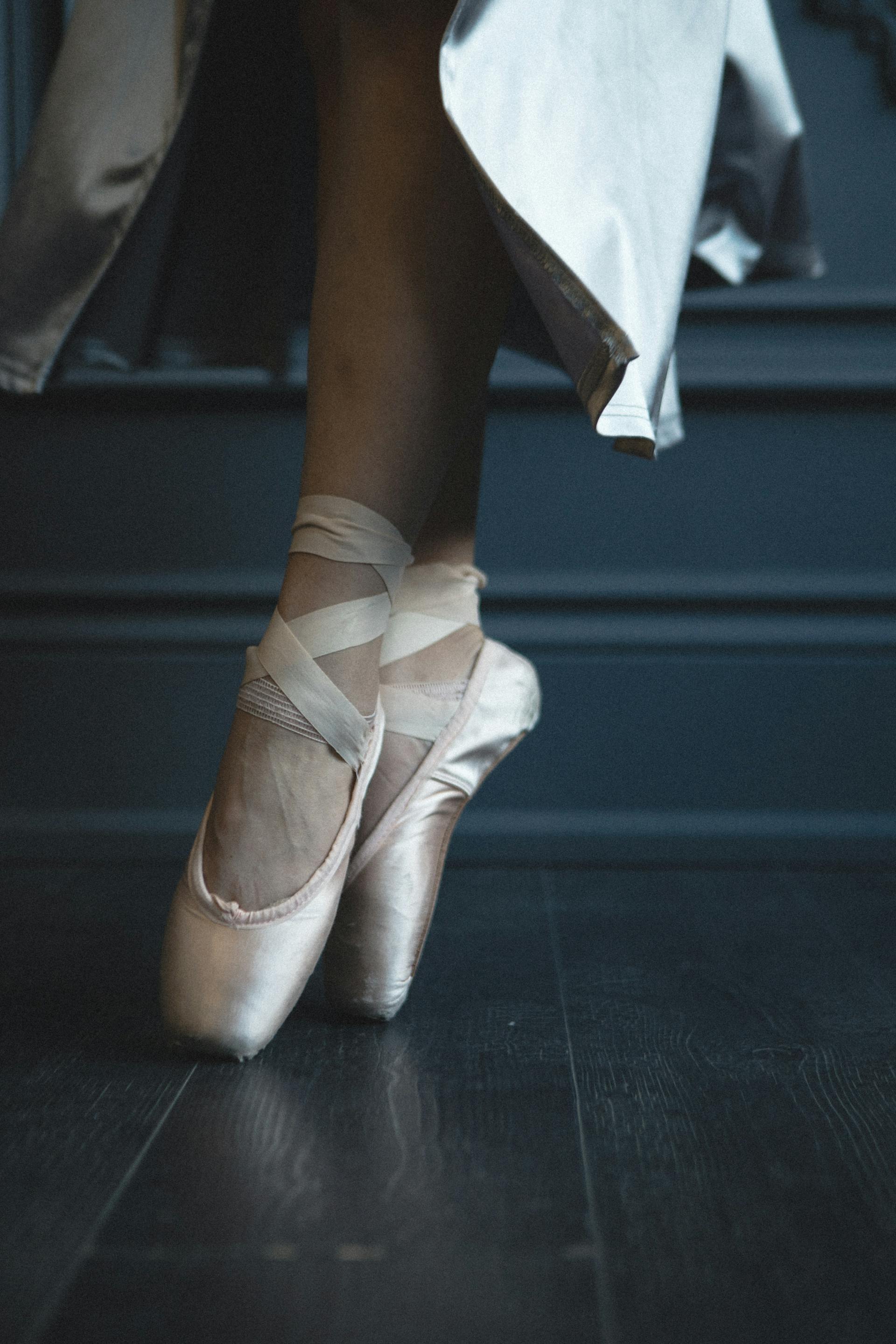 Une femme portant des chaussons de ballet | Source : Pexels