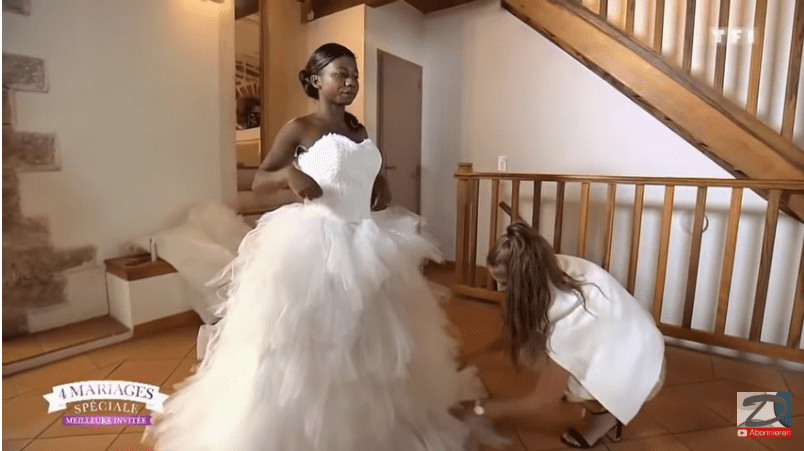 Emmanuelle dans sa robe de mariée dans l'émission “4 mariages pour une lune de miel” du Jeudi 27 juin 2019. | Photo : Youtube/MR.D 000047