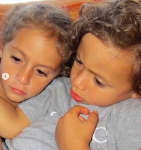 Une photo rétrospective d'Emme et Max Muñiz lorsqu'ils étaient petits, postée le 29 juillet 2024 | Source : Instagram/jlo