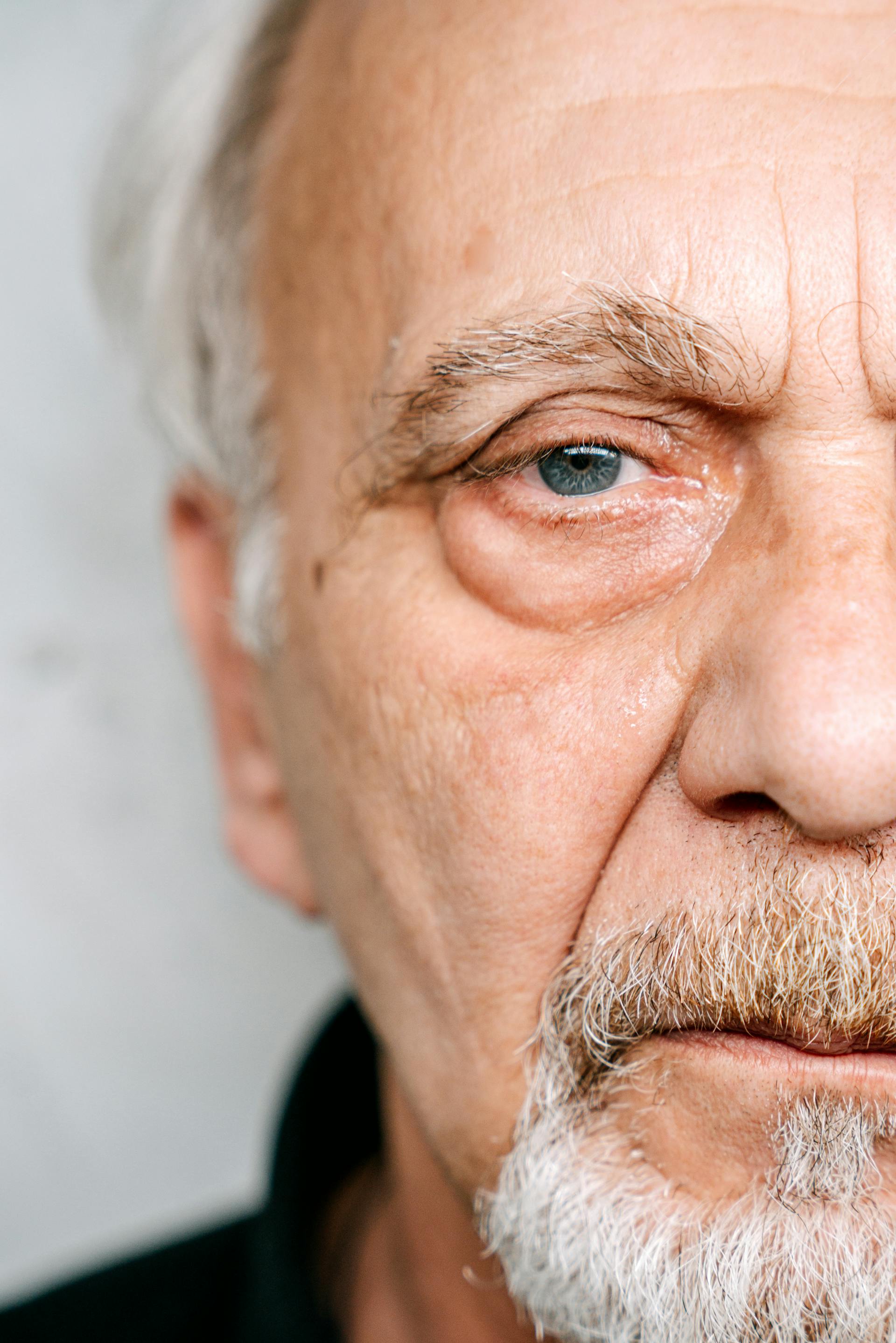 Gros plan sur le visage d'un homme | Source : Pexels