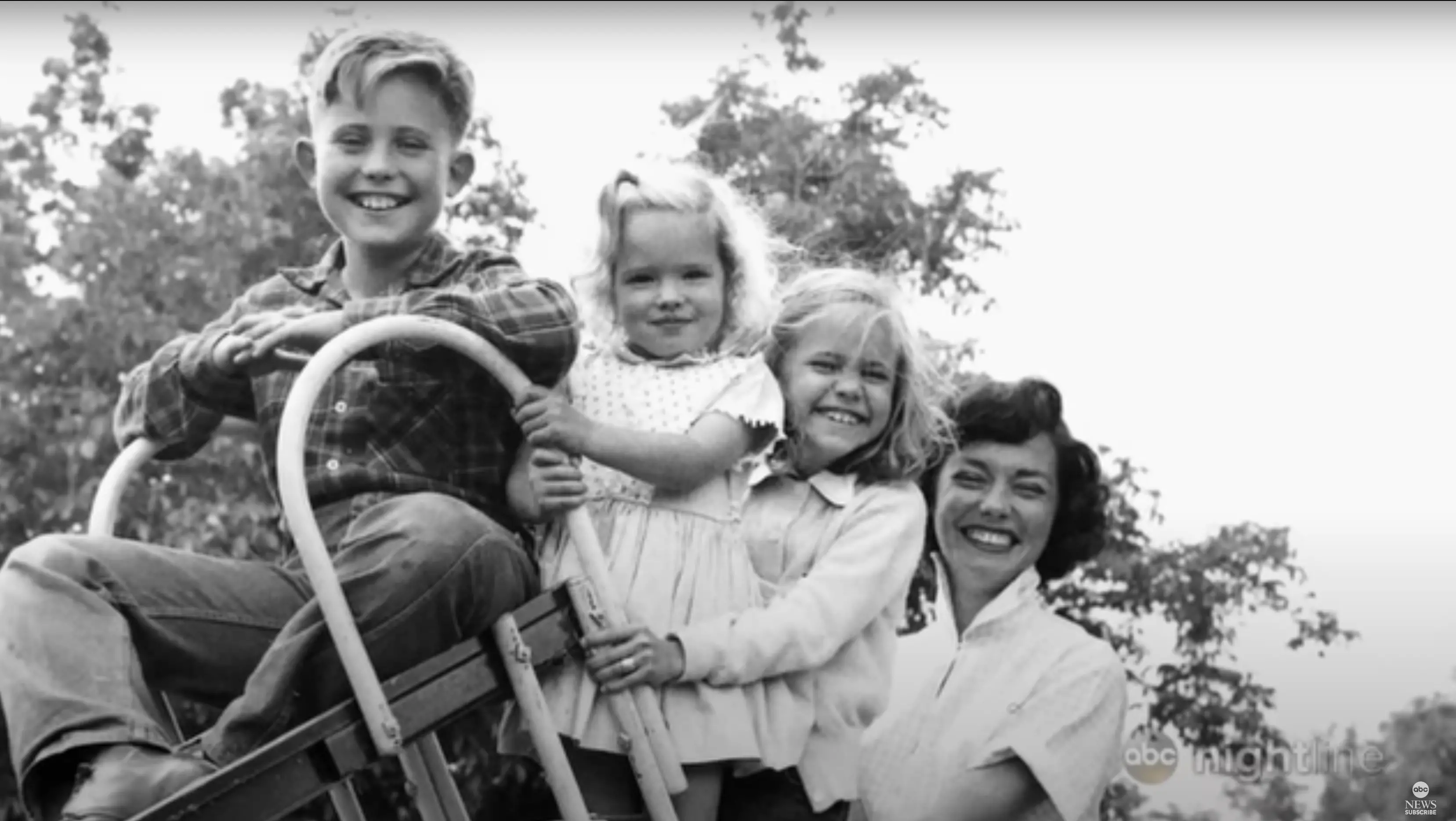L'actrice, sa mère et ses frères et sœurs dans une vidéo datant du 18 septembre 2018 | Source : Youtube.com/@ABCNews.