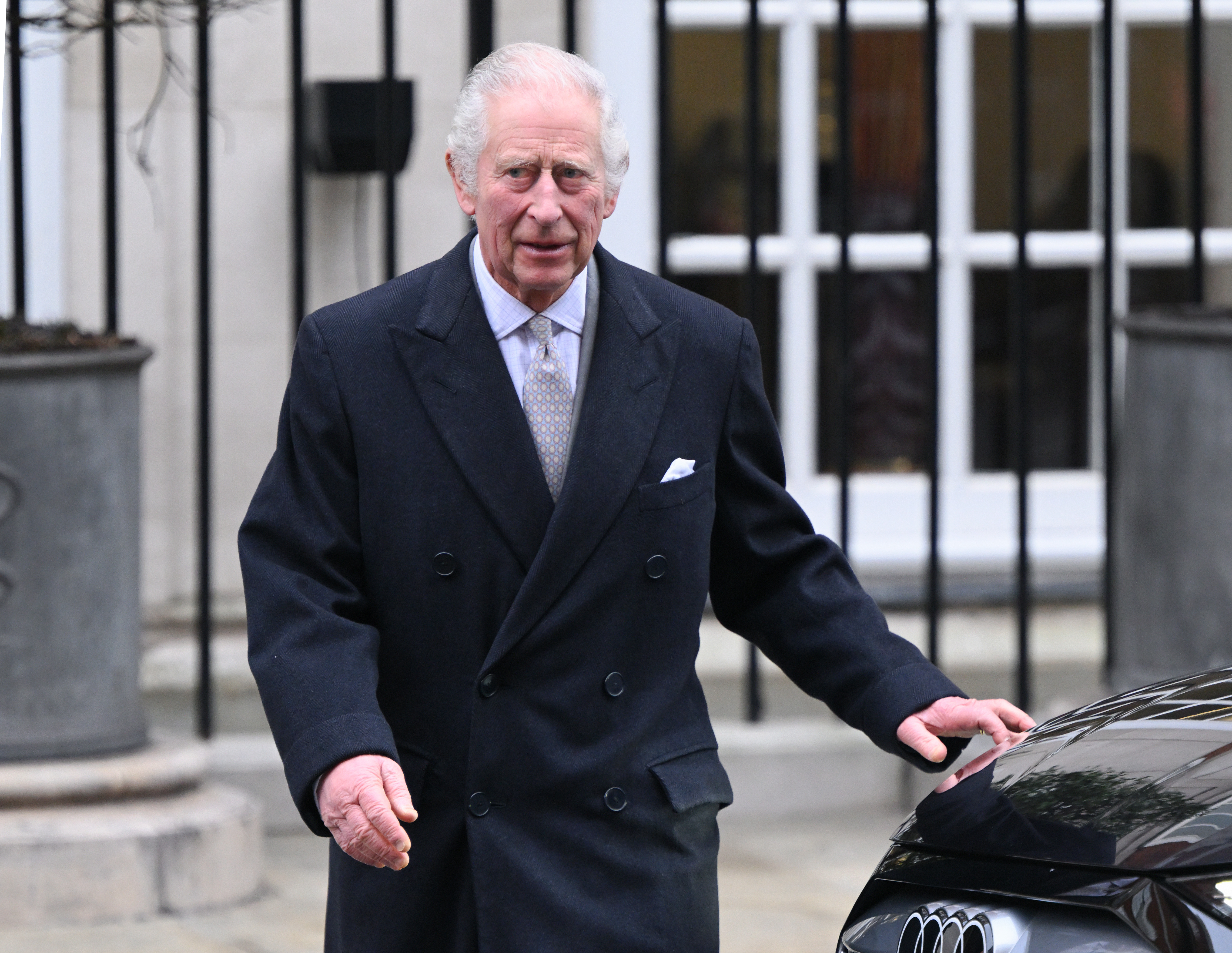 Le roi Charles III quitte la London Clinic à Londres, en Angleterre, le 29 janvier 2024. | Source : Getty Images