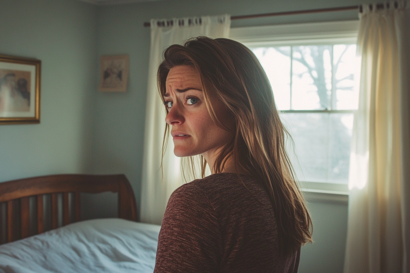 Une femme dans la chambre vide de son fils | Source : Midjourney