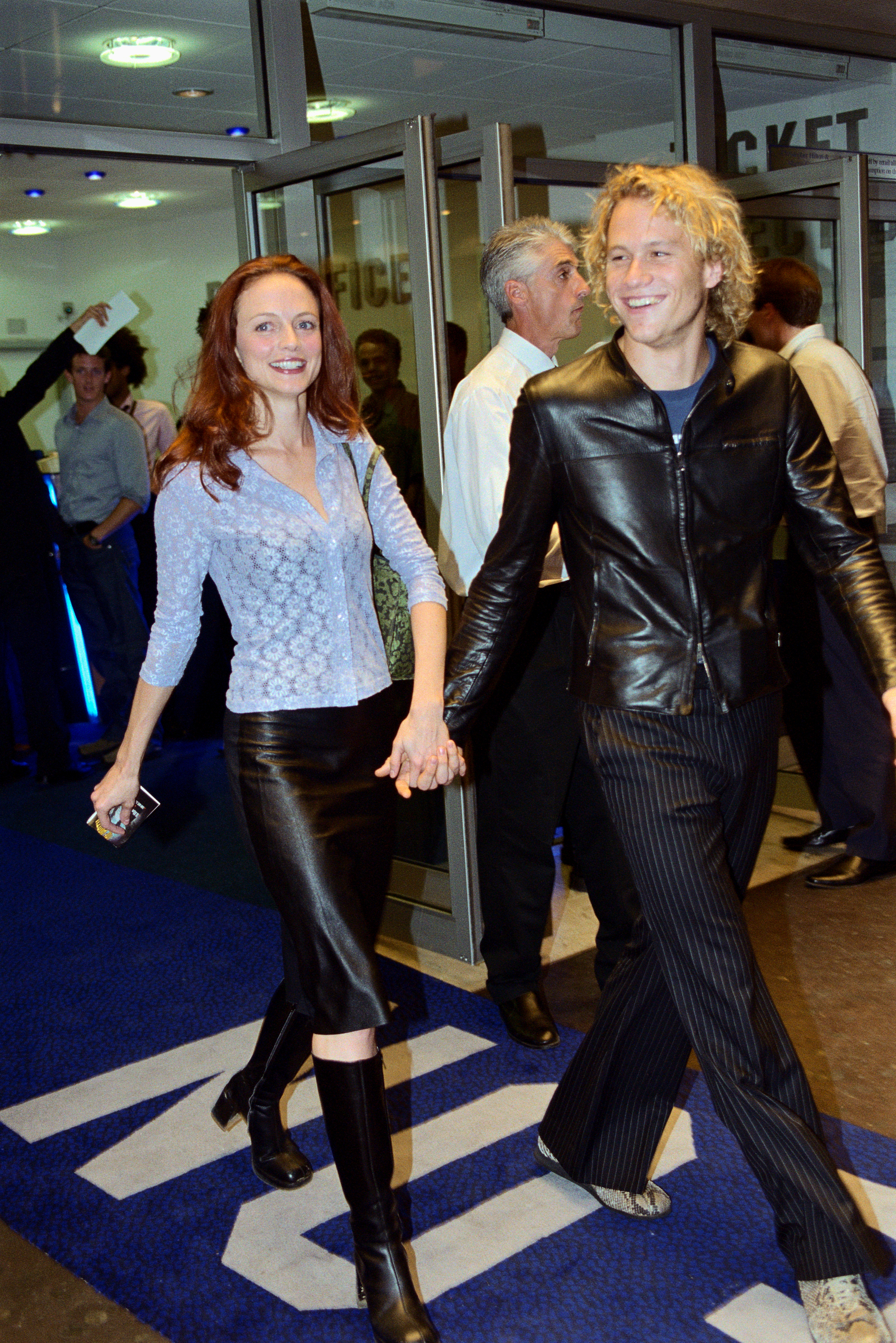 Heather Graham et Heath Ledger assistant à la première de "The Cell" le 11 septembre 2000 à Londres, en Angleterre. | Source : Getty Images