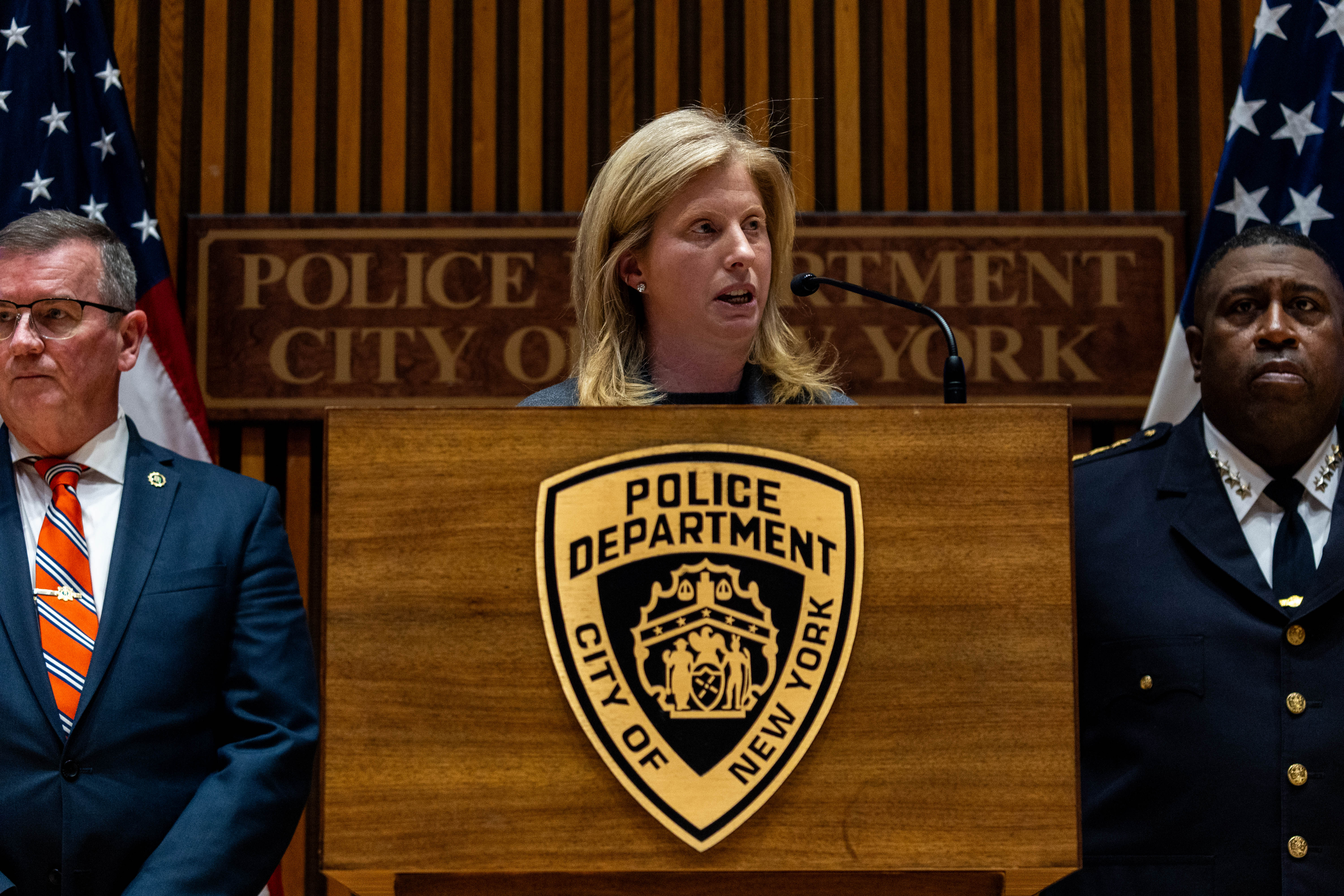 Jessica Tisch, commissaire de police de NYC, s'adresse aux médias au sujet de l'attaque présumée contre Brian Thompson, PDG de UnitedHealthcare, le 4 décembre 2024 | Source : Getty Images