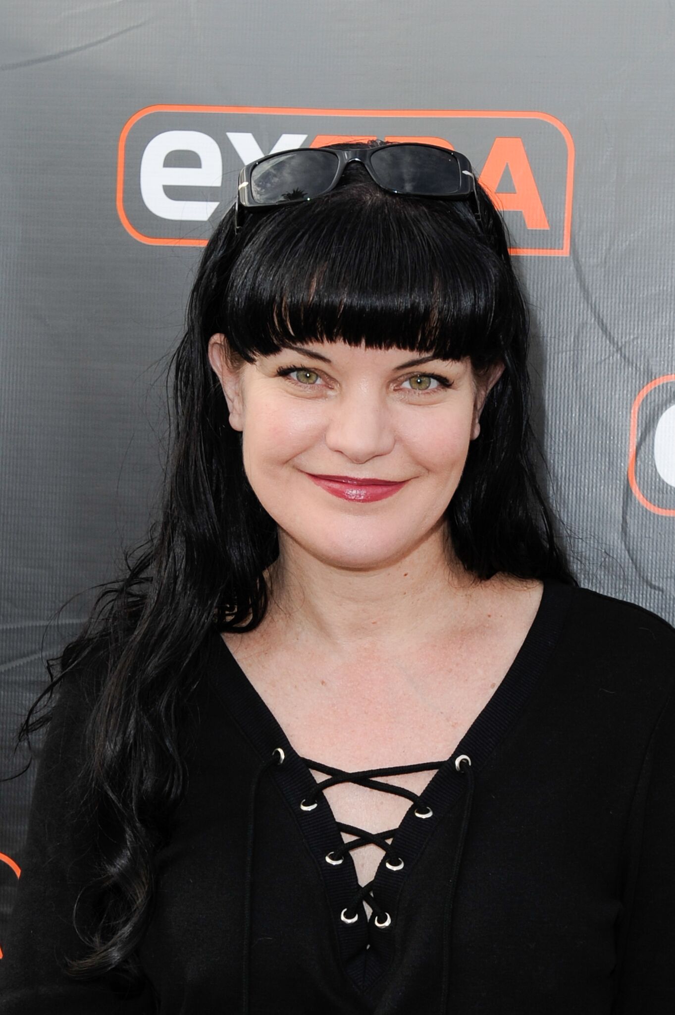Pauley Perrette visite "Extra" aux Universal Studios Hollywood |  Getty Images