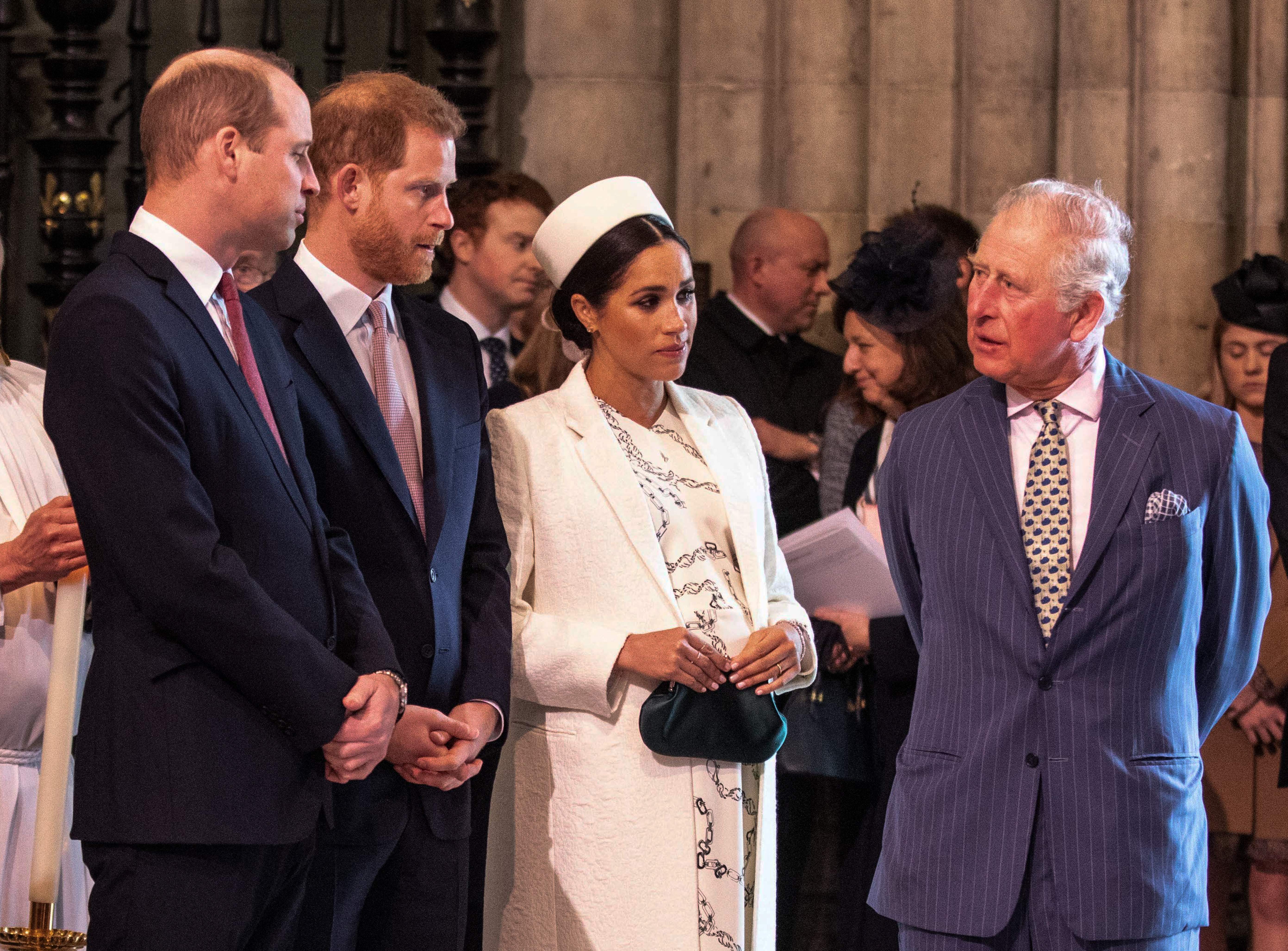 Le prince William, le prince Harry et Meghan Markle, duchesse de Sussex, discutent avec le roi Charles III alors qu'ils assistent à la cérémonie de la Journée du Commonwealth, le 11 mars 2019, à l'abbaye de Westminster, à Londres | Source : Getty Images