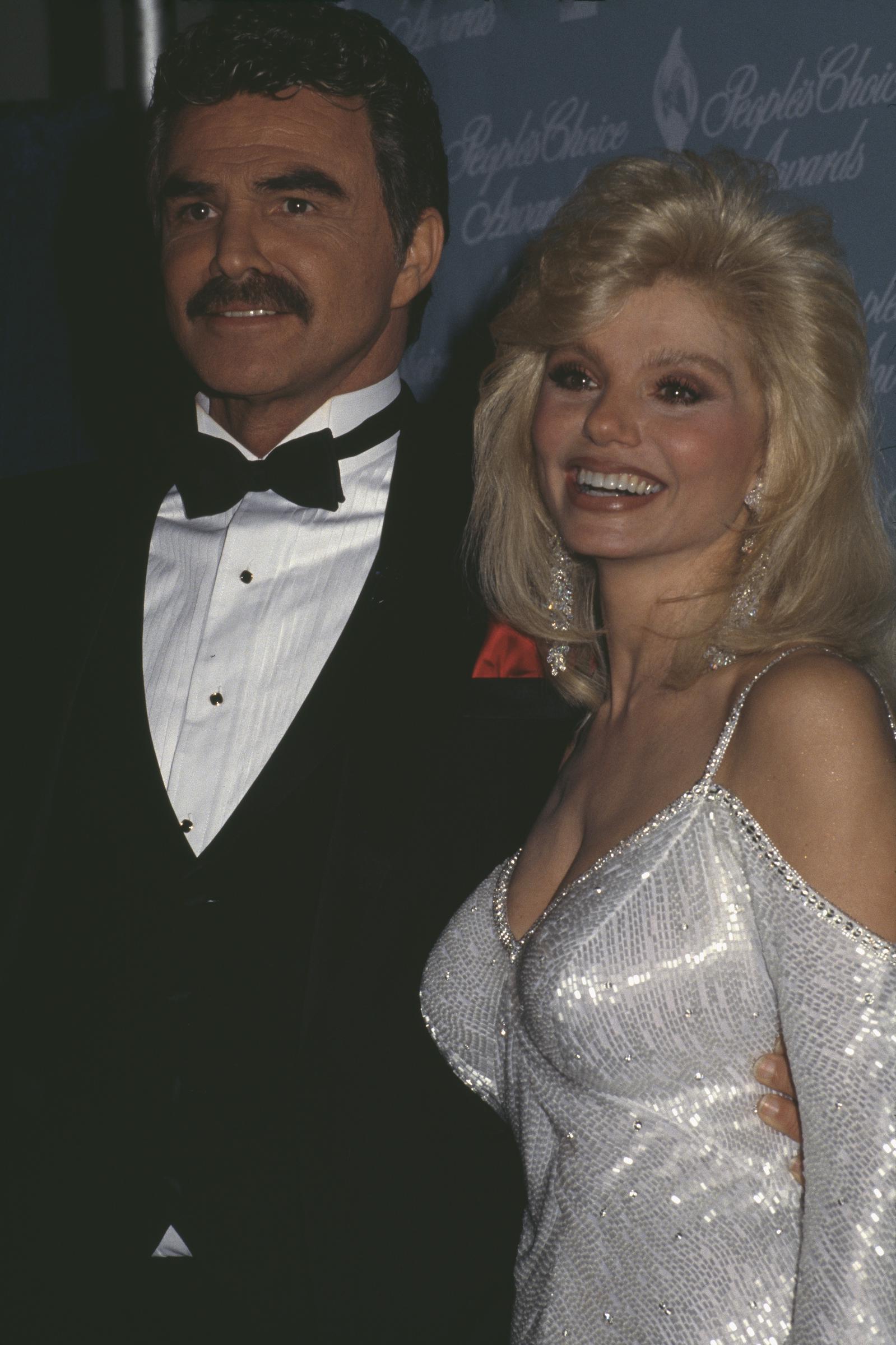 Burt Reynolds et Loni Anderson assistent à la 17e édition des People's Choice Awards aux Paramount Studios de Los Angeles le 11 mars 1991 | Source : Getty Images