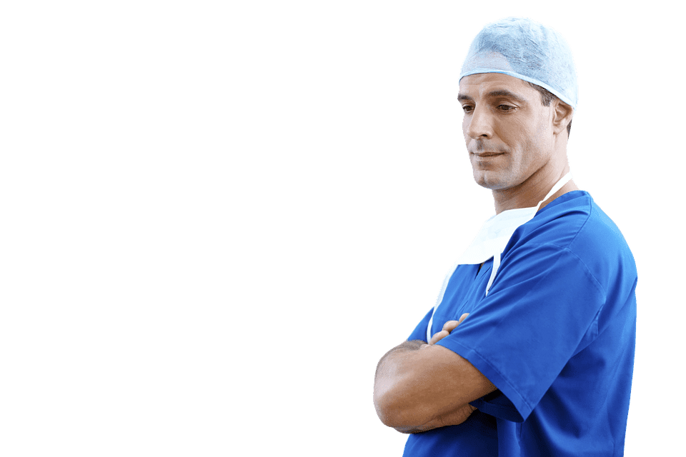 Un docteur croisant les bras. | Photo : Pixabay