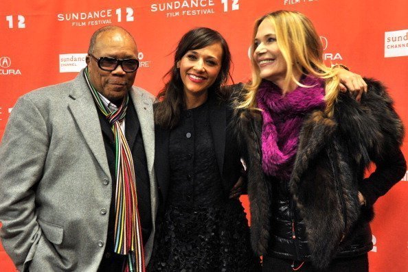 Quincy Jones, Rashida Jones et Peggy Lipton au Eccles Center Theatre lors du Festival du film de Sundance 2012, le 20 janvier 2012 | Photo : Getty Images