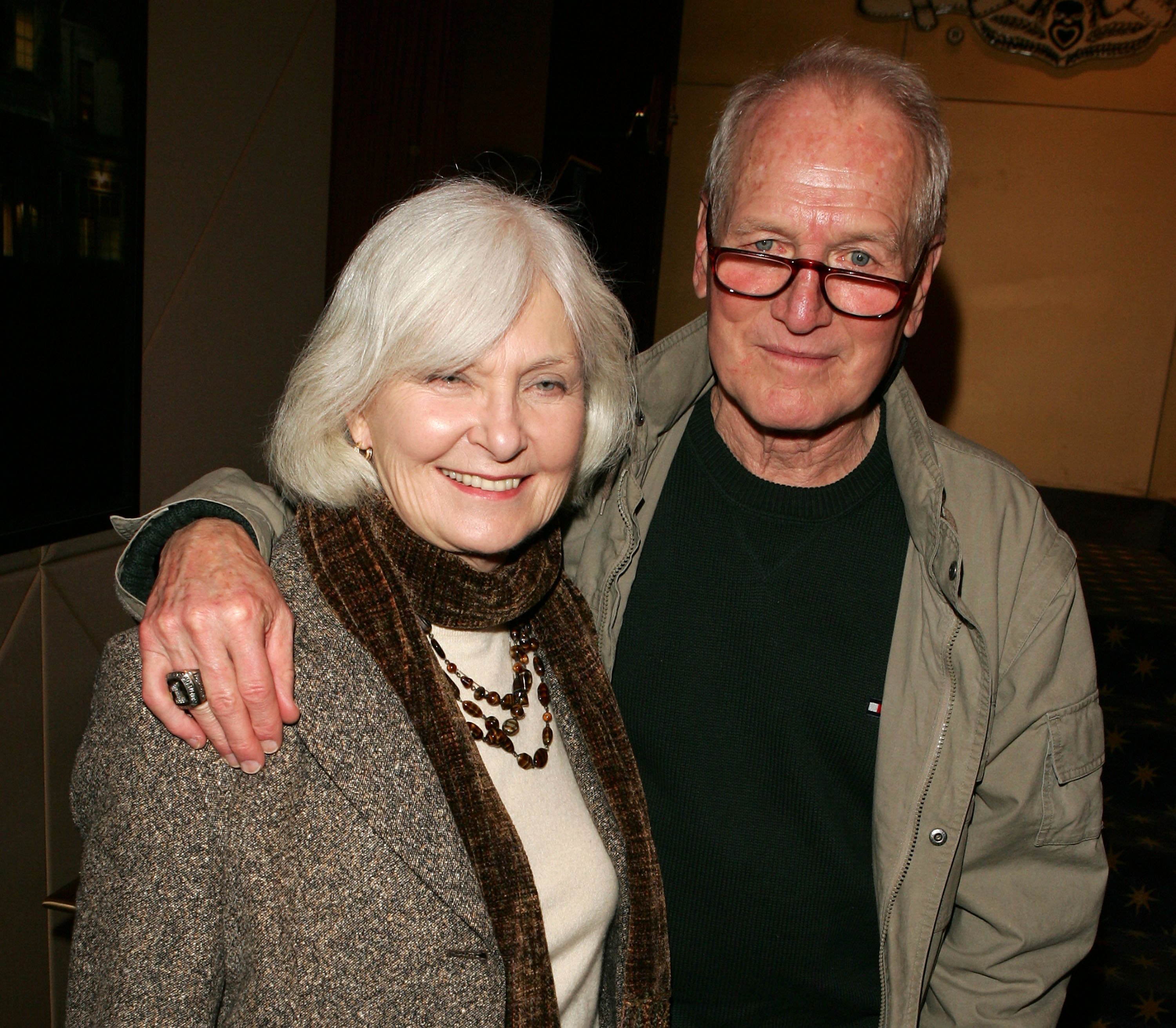 Joanne Woodward et Paul Newman assistent à une réception à l'occasion d'une projection spéciale du film "The Woodsman", le 10 janvier 2004 à New York : Getty Images