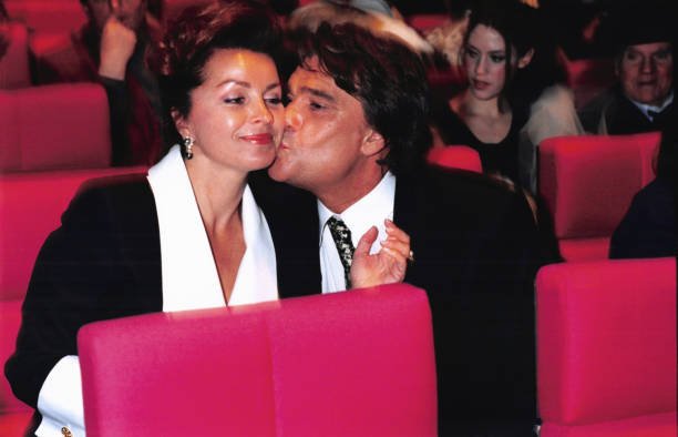 Bernard Tapie et sa femme Dominique lors du concert de Jean-Jacques Debout à Paris le 8 février 1996, France.| Photo : Getty Images