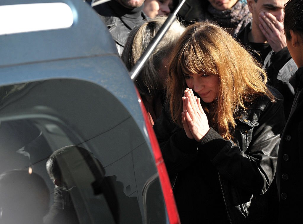 Julie Depardieu lors des funérailles de son frère Guillaume Depardieu. | Photo : Getty Images