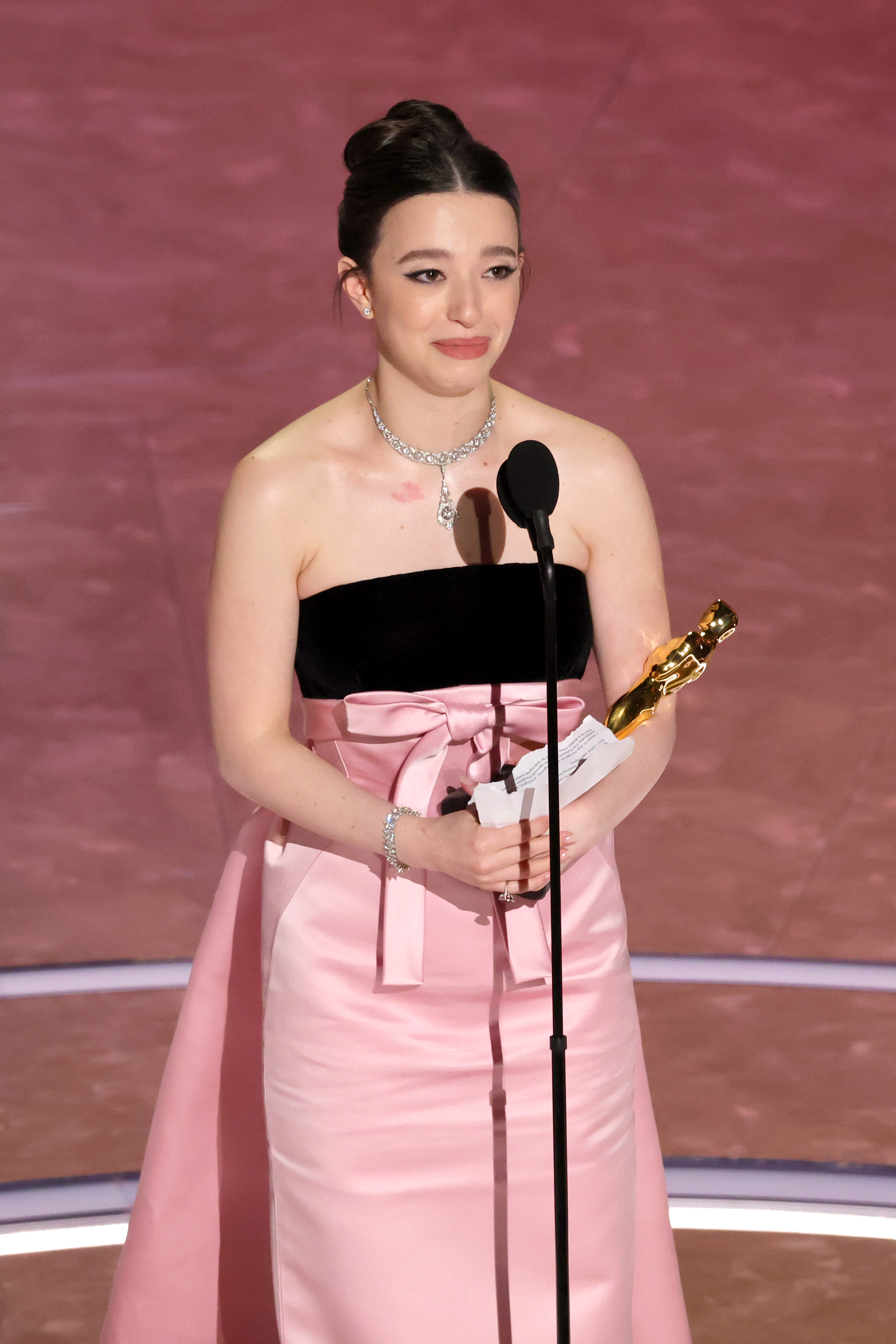 Mikey Madison accepte le prix de la meilleure actrice dans un rôle principal pour "Anora" lors de la 97e cérémonie des Oscars le 2 mars 2025 | Source : Getty Images