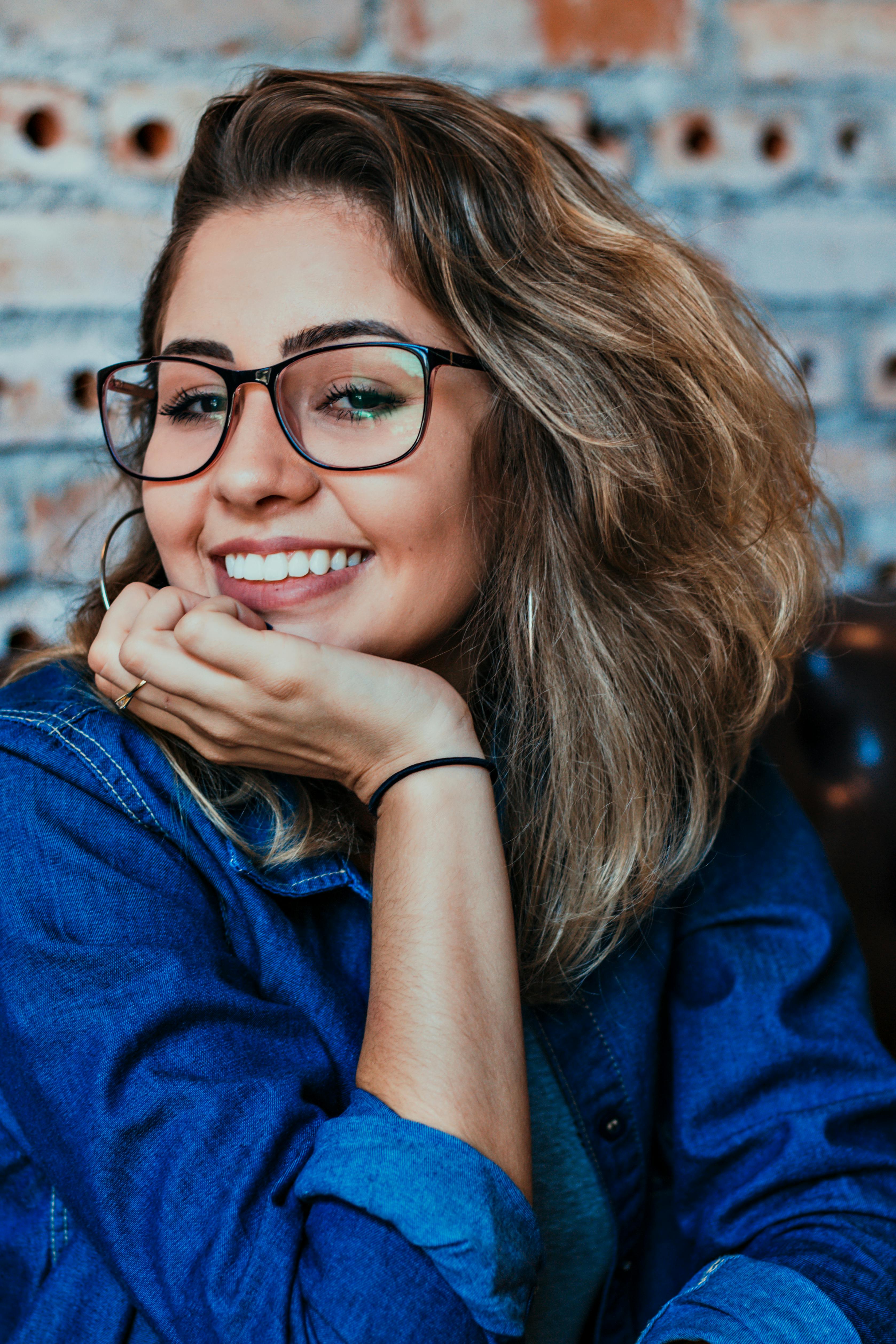 Une femme souriante | Source : Pexels