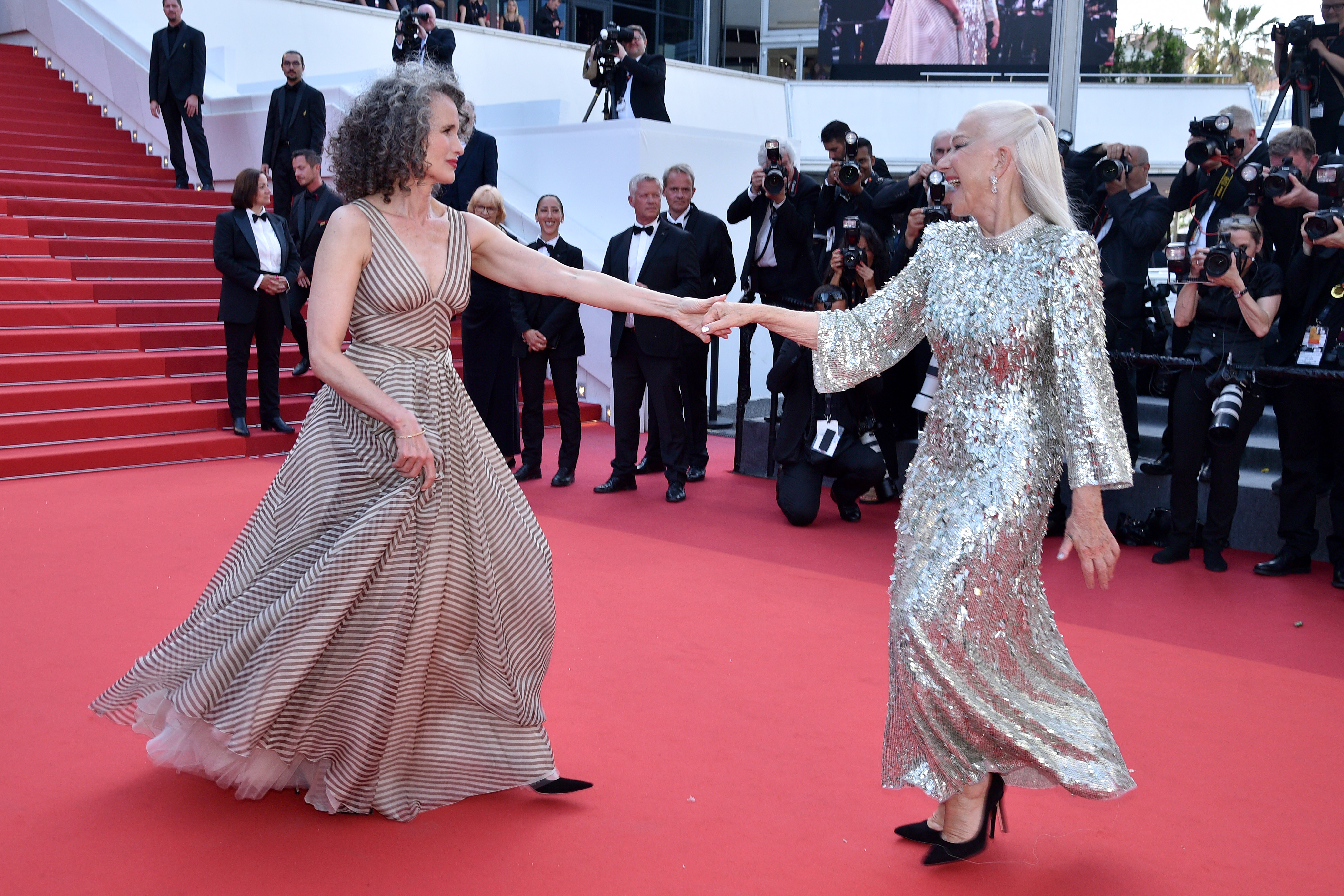 Andie MacDowell et Helen Mirren lors de la 75e édition du Festival de Cannes le 27 mai 2022 à Cannes, France | Source : Getty Images