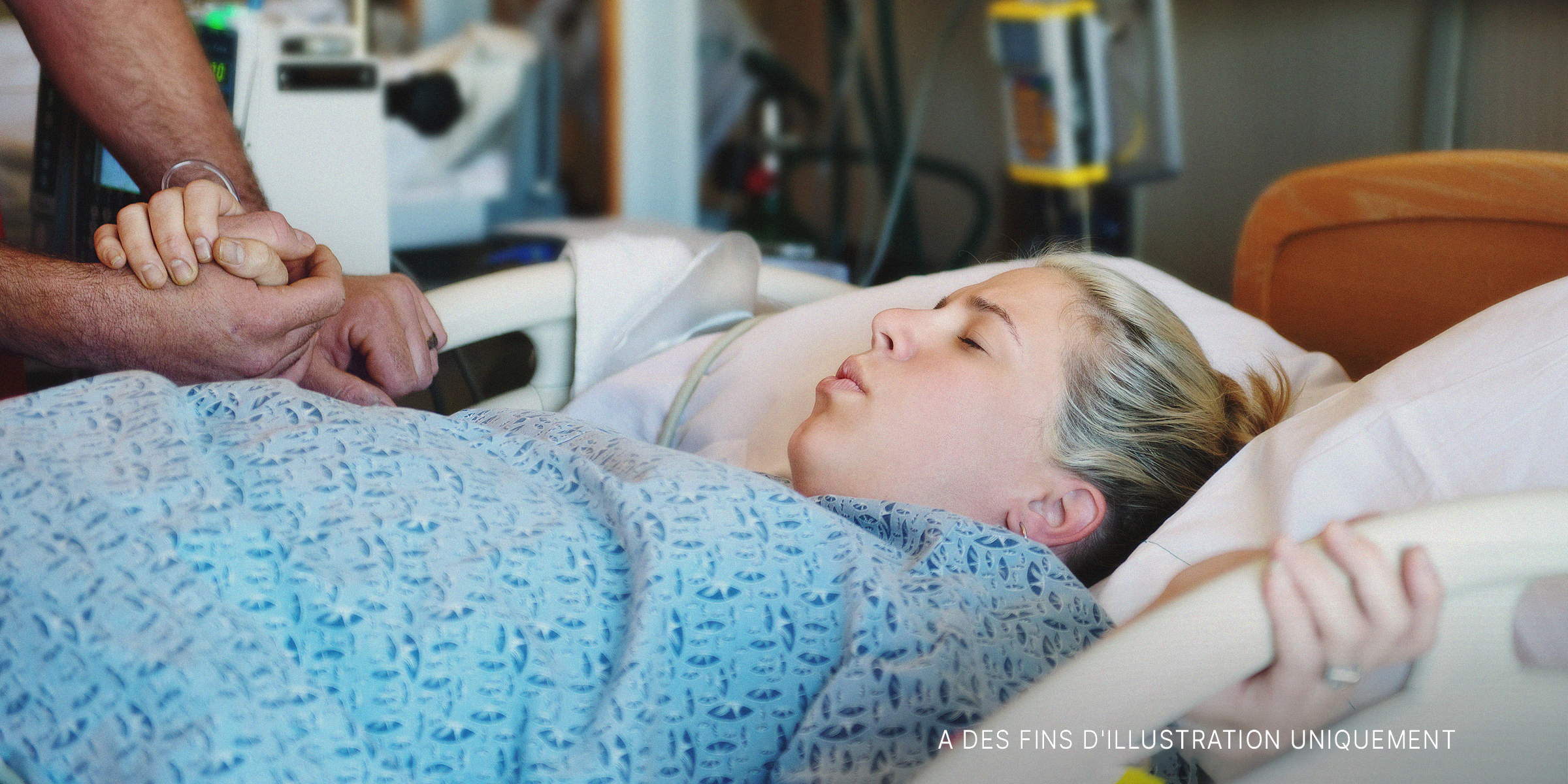 Une femme enceinte sur un lit d'hôpital | Source : Getty Images