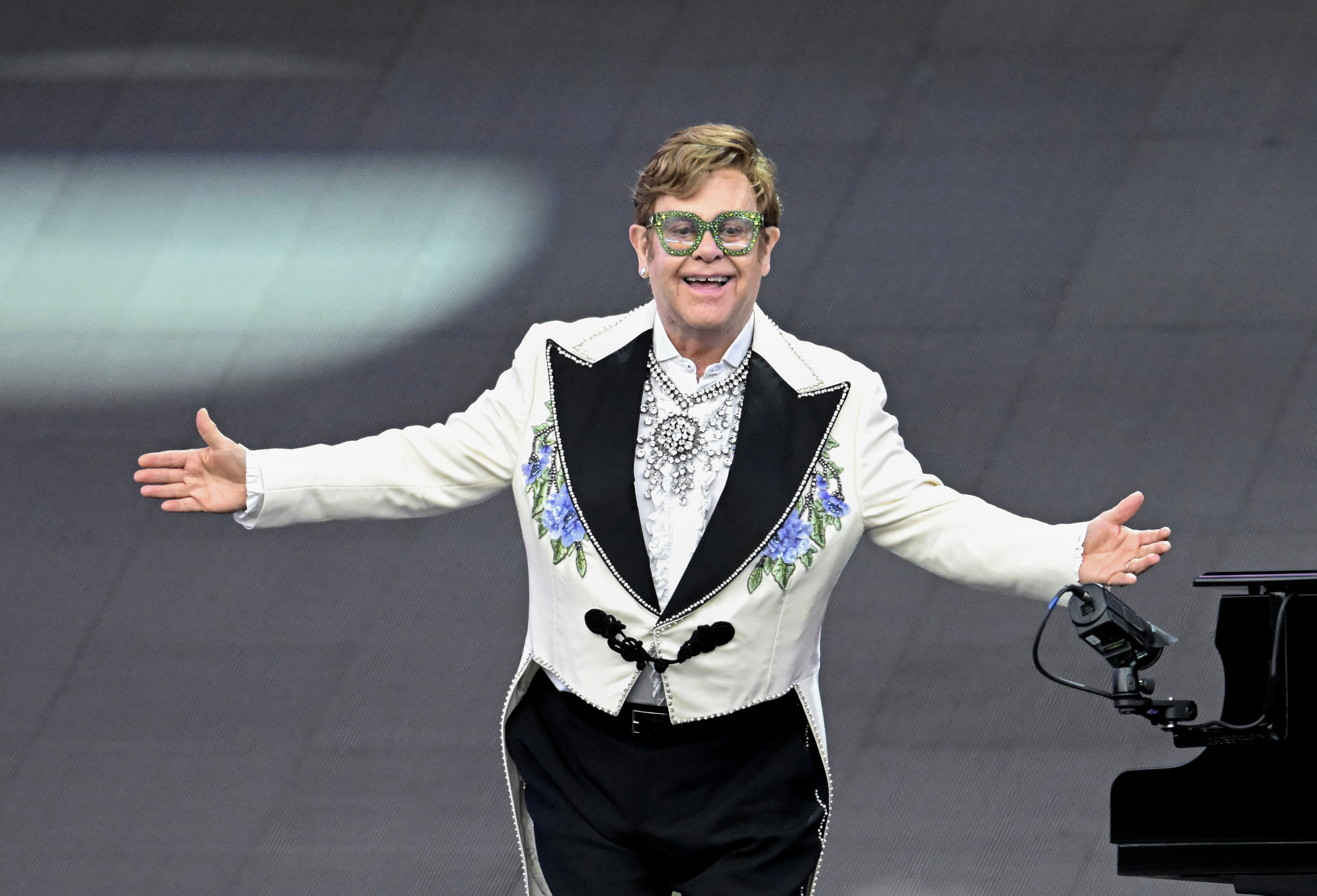 Elton John se produit sur scène lors de l'événement American Express presents BST Hyde Park à Hyde Park à Londres, Angleterre, le 24 juin 2022 | Source : Getty Images