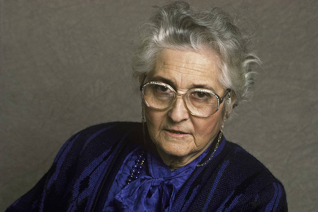 Françoise Dolto, pédopsychiatre française, lors d'une séance de portrait le 24 octobre 1988. | Photo : Getty Images