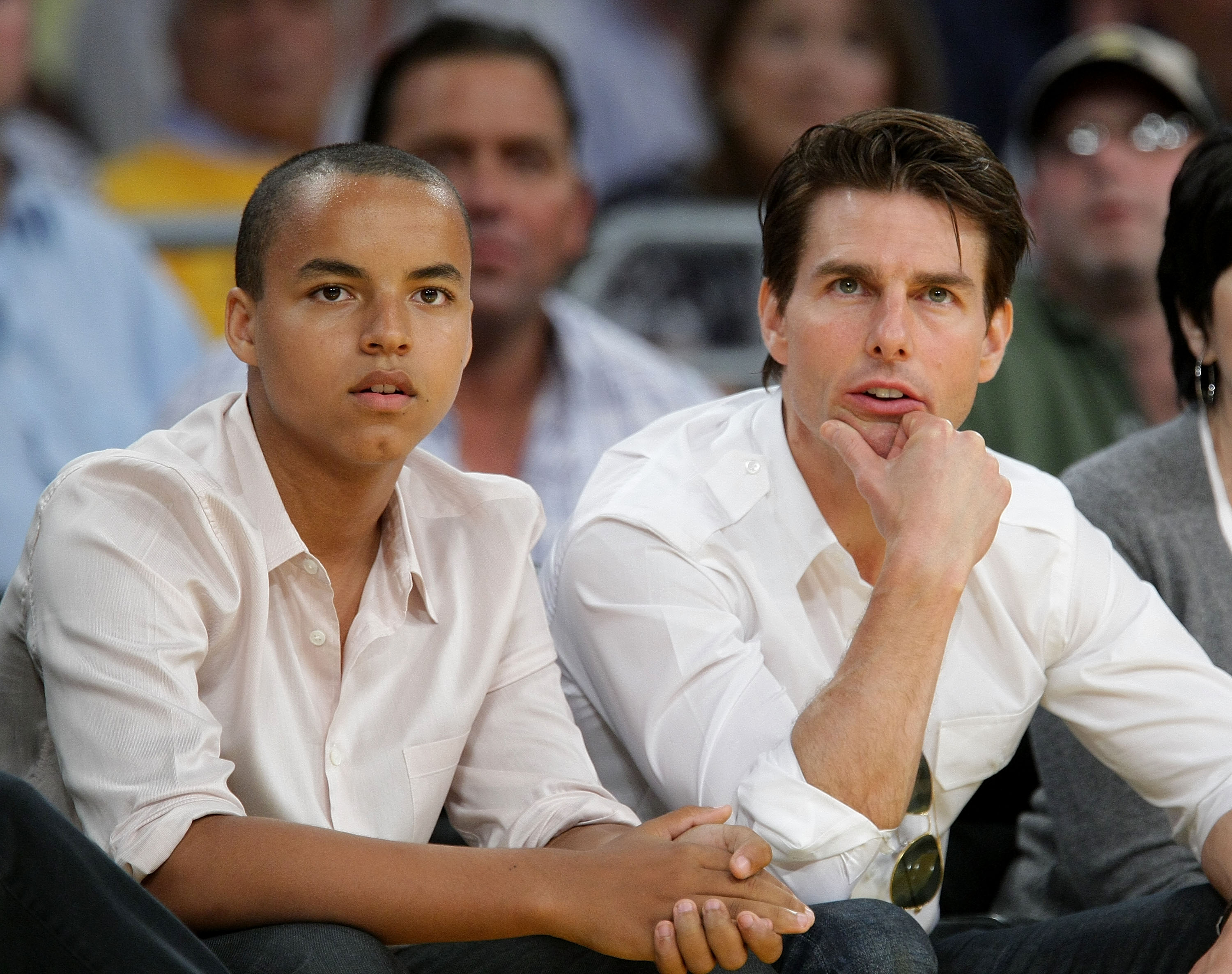 Connor et Tom Cruise lors des playoffs 2009 de la NBA entre les Los Angeles Lakers et les Denver Nuggets, le 21 mai 2009, à Los Angeles, en Californie. | Source : Getty Images