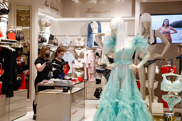 Rayon lingerie d'un magasin populaire.| Photo : Getty Images