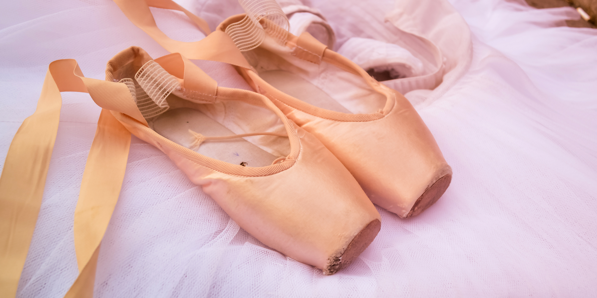 Chaussures de pointe légèrement usées | Source : Shutterstock