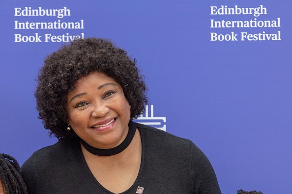 L'ambassadrice Zindziswa "Zindzi" Mandela assiste à une séance de photocall pendant le Festival international du livre d'Édimbourg. | Photo : Getty Images