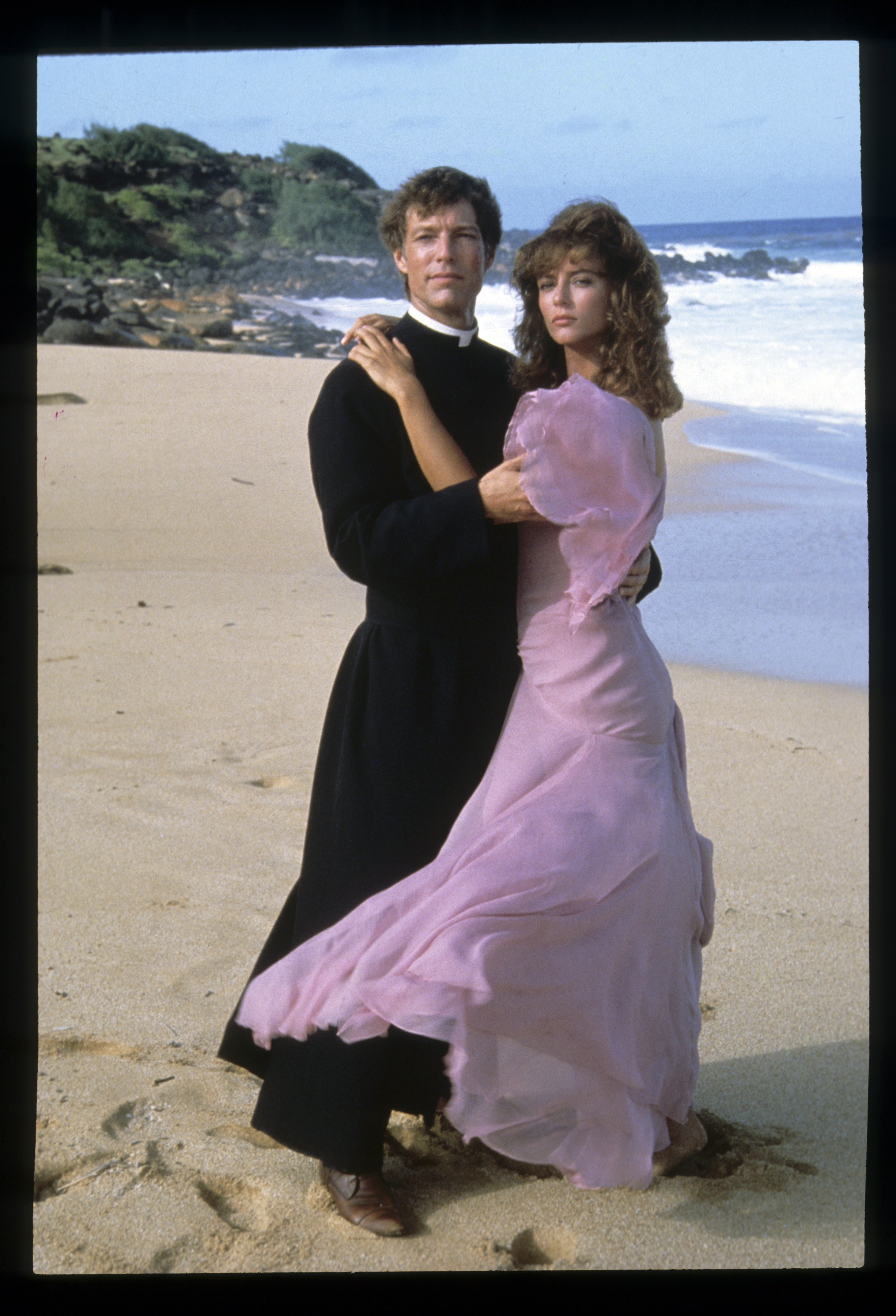 Rachel Ward sur le plateau de tournage de "Les oiseaux se cachent pour mourir" le 30 mars 1983 | Source : Getty Images