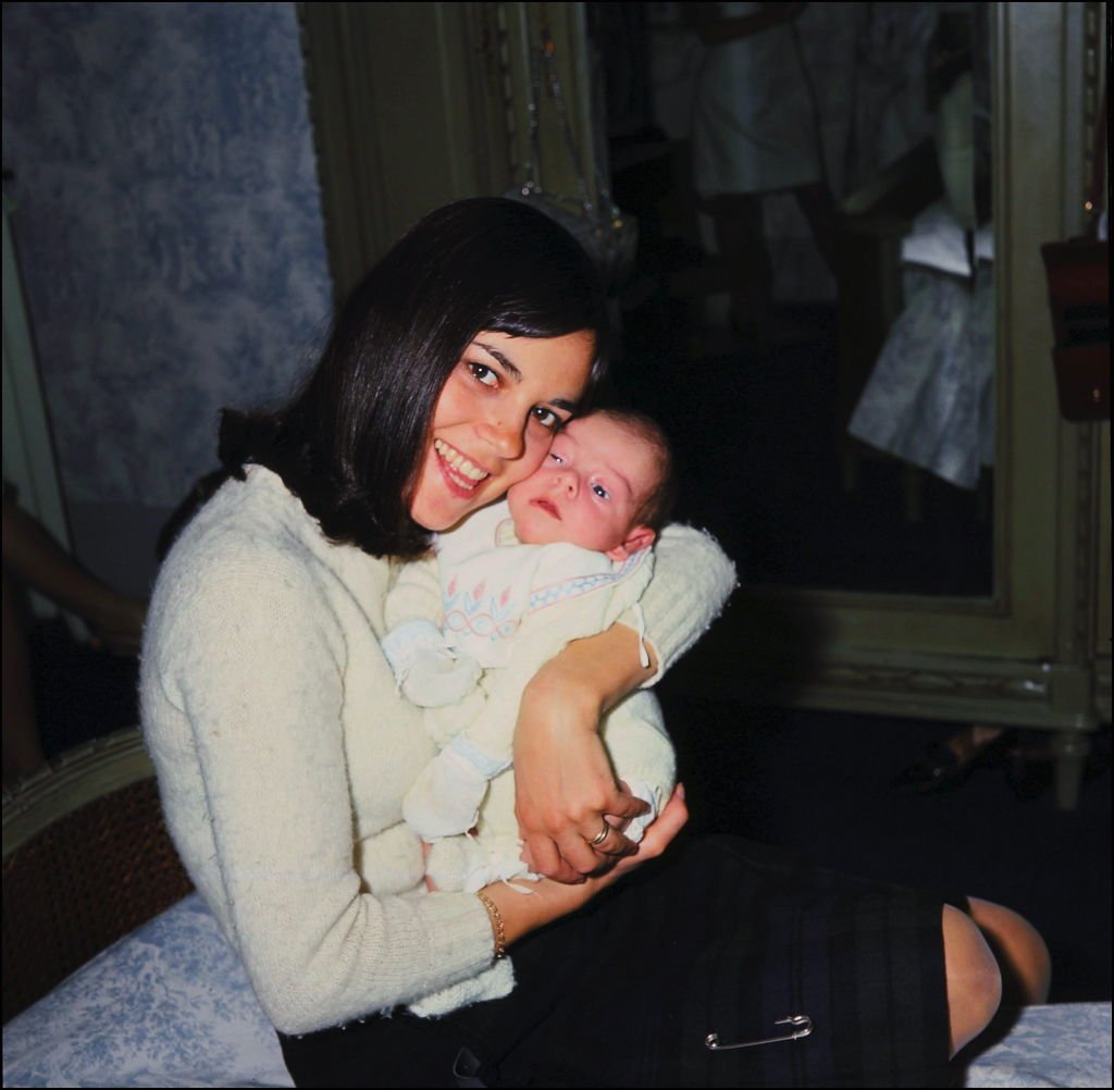 Chantal Goya et son fils Jean Paul, 1966. І Source : Getty Images