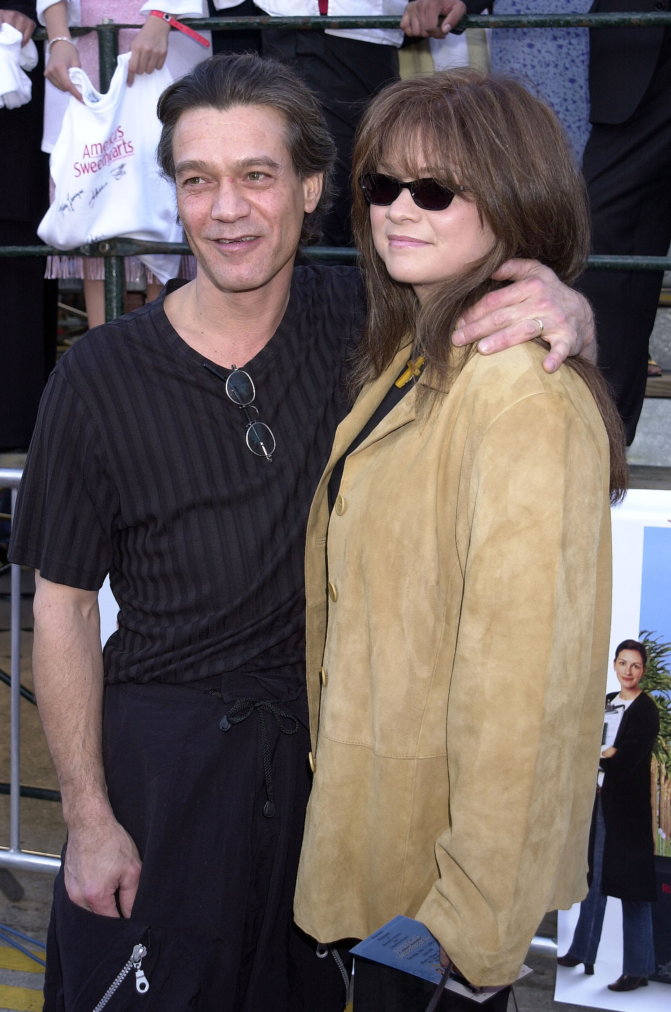 Eddie Van Halen et Valerie Bertinelli lors de la première de "America's Sweethearts" à Los Angeles, Californie en 2001. | Source : Getty Images
