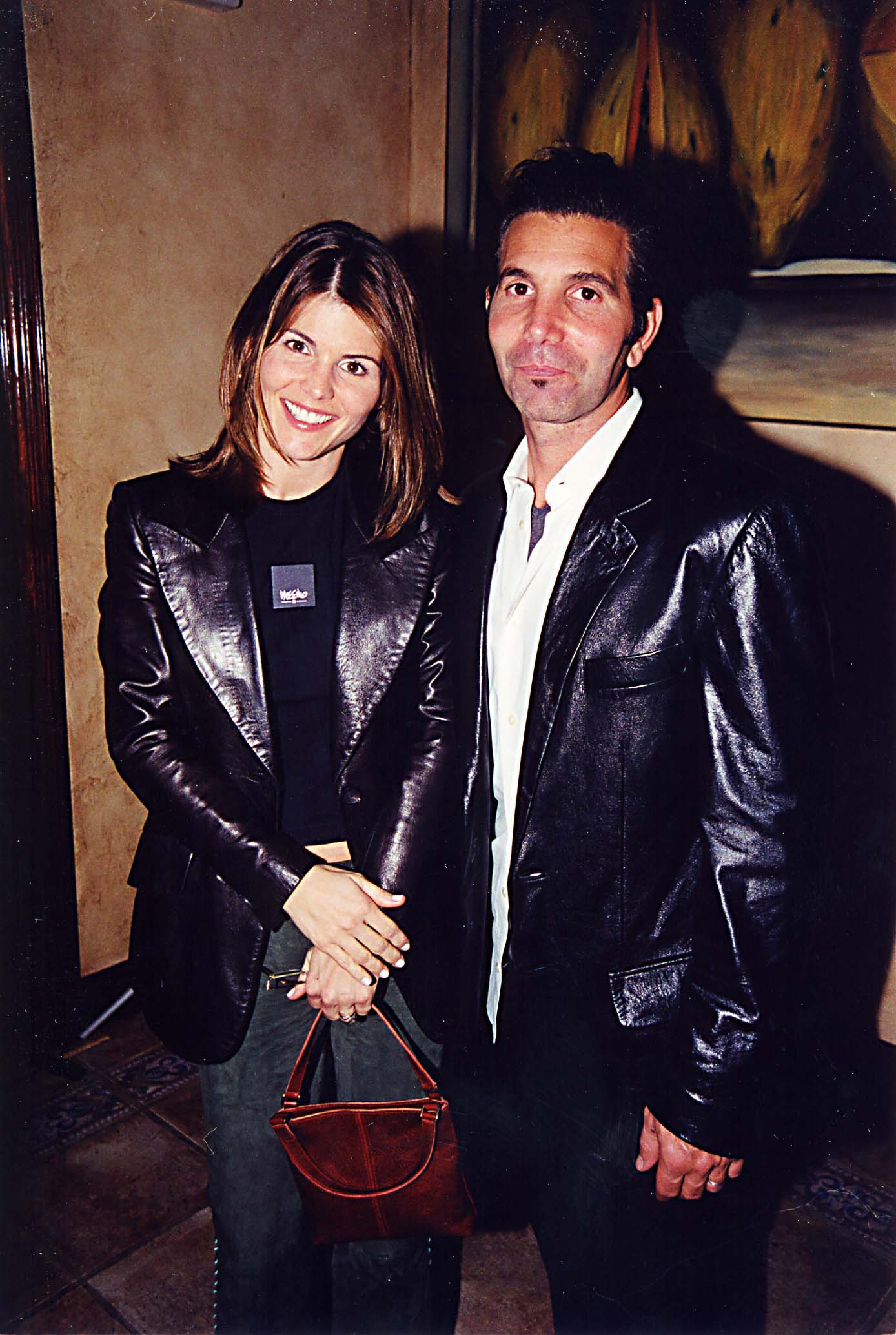 Lori Loughlin et Mossimo Giannulli lors de la GQ Party 2000 au Sunset Room le 16 février 2000 à Los Angeles, Californie. | Source : Getty Images