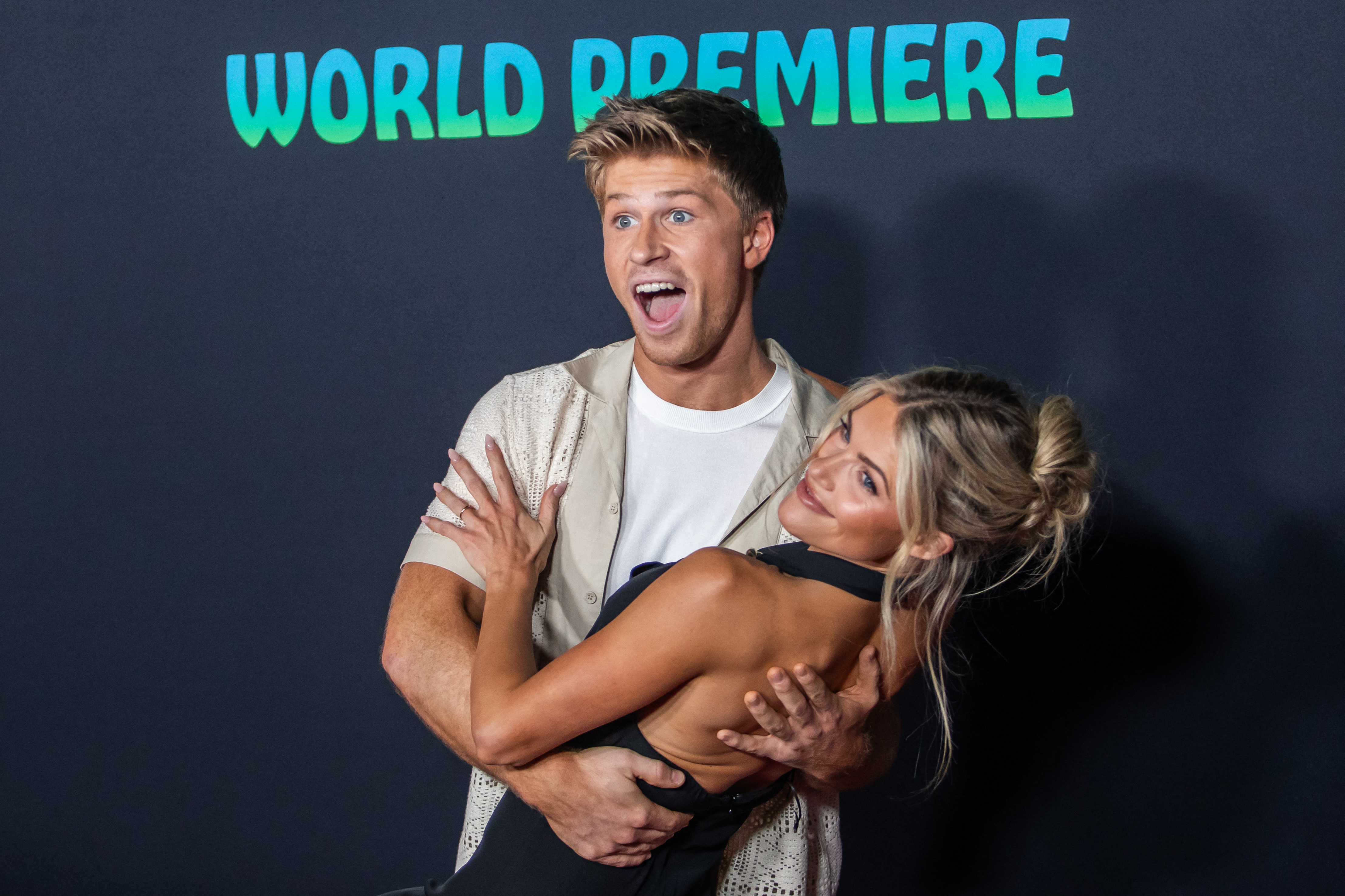 Robert Irwin et Witney Carson assistent à la première mondiale de Walt Disney Animation Studios « Zootopia 2 » à Los Angeles, California, le 13 novembre 2025. | Source : Getty Images