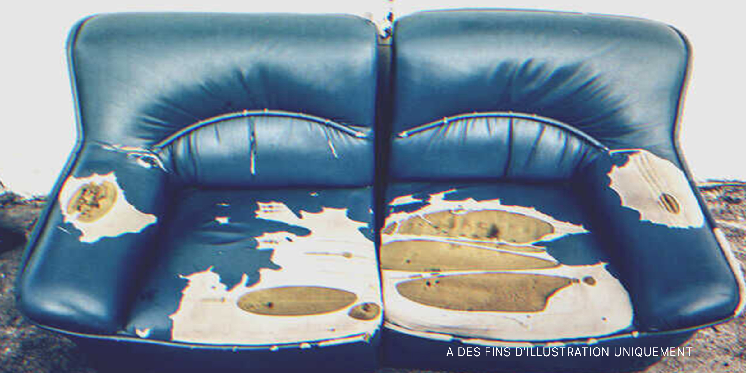 Un vieux canapé d'occasion | Source : Shutterstock