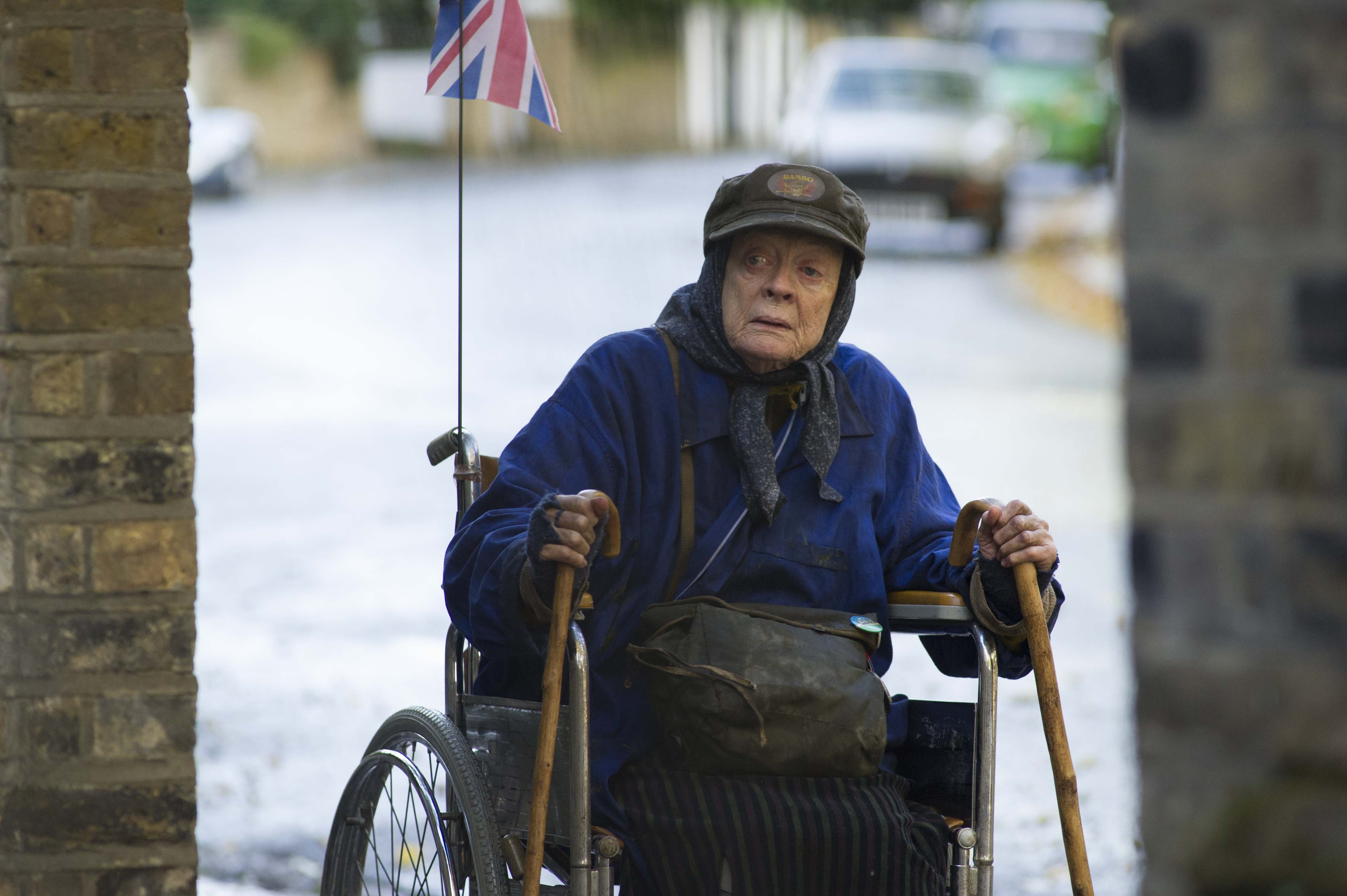 Maggie Smith sur le plateau de tournage de "The Lady In The Van" 2014 | Source : Getty Images