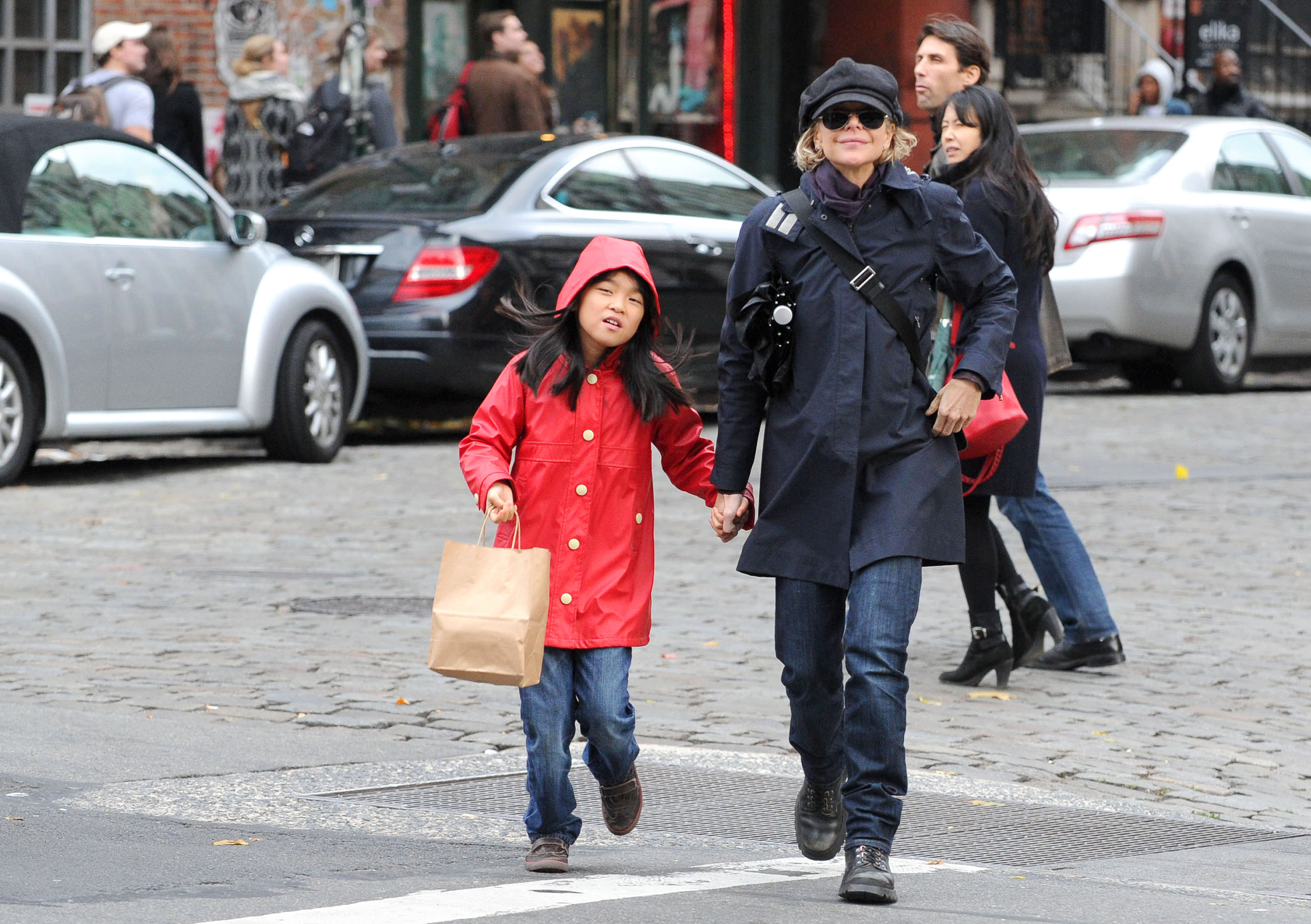 Meg et Daisy Ryan sont vues à New York le 10 novembre 2013 | Source : Getty Images